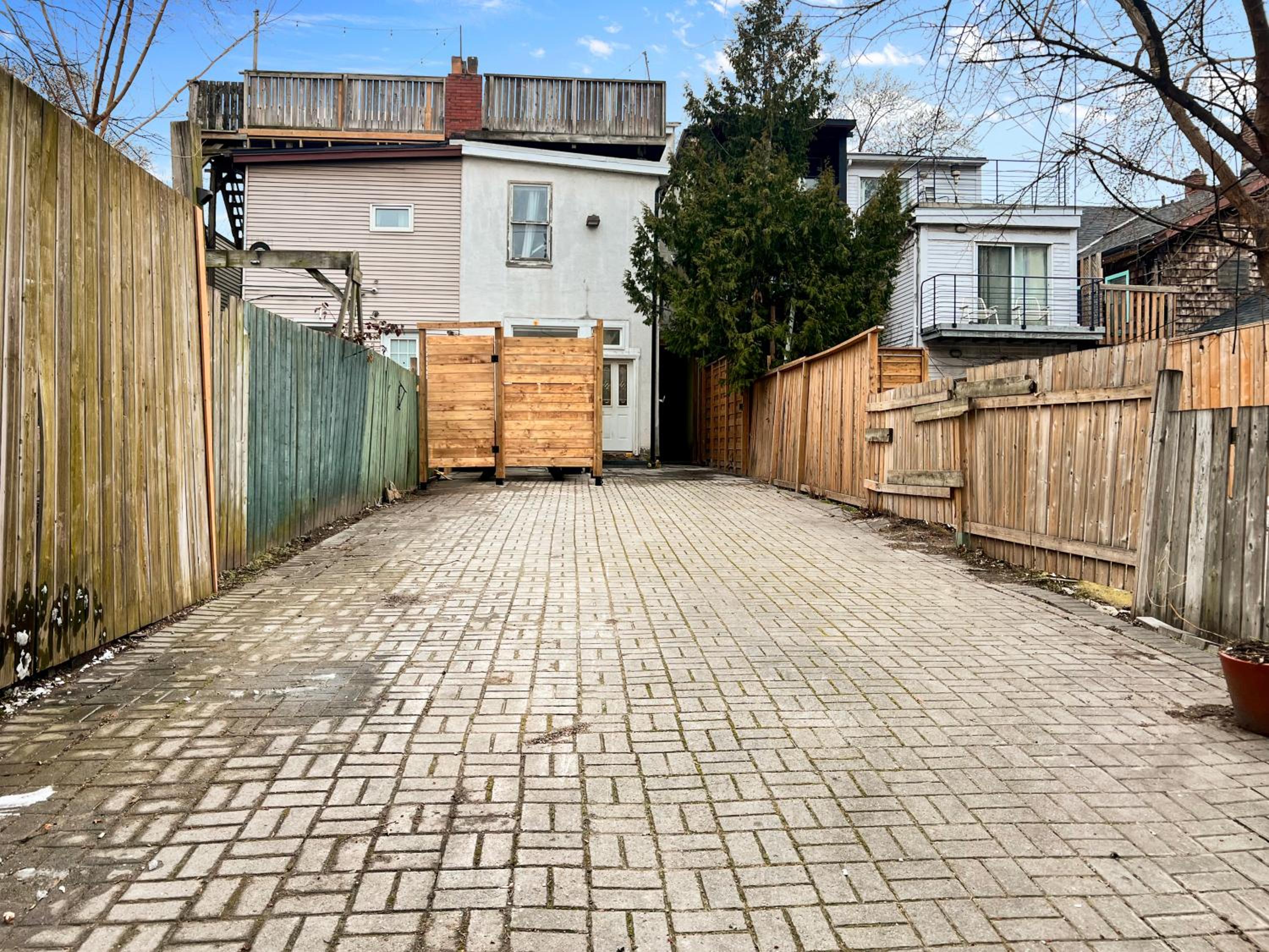 Historic Victorian with Deck and Parking