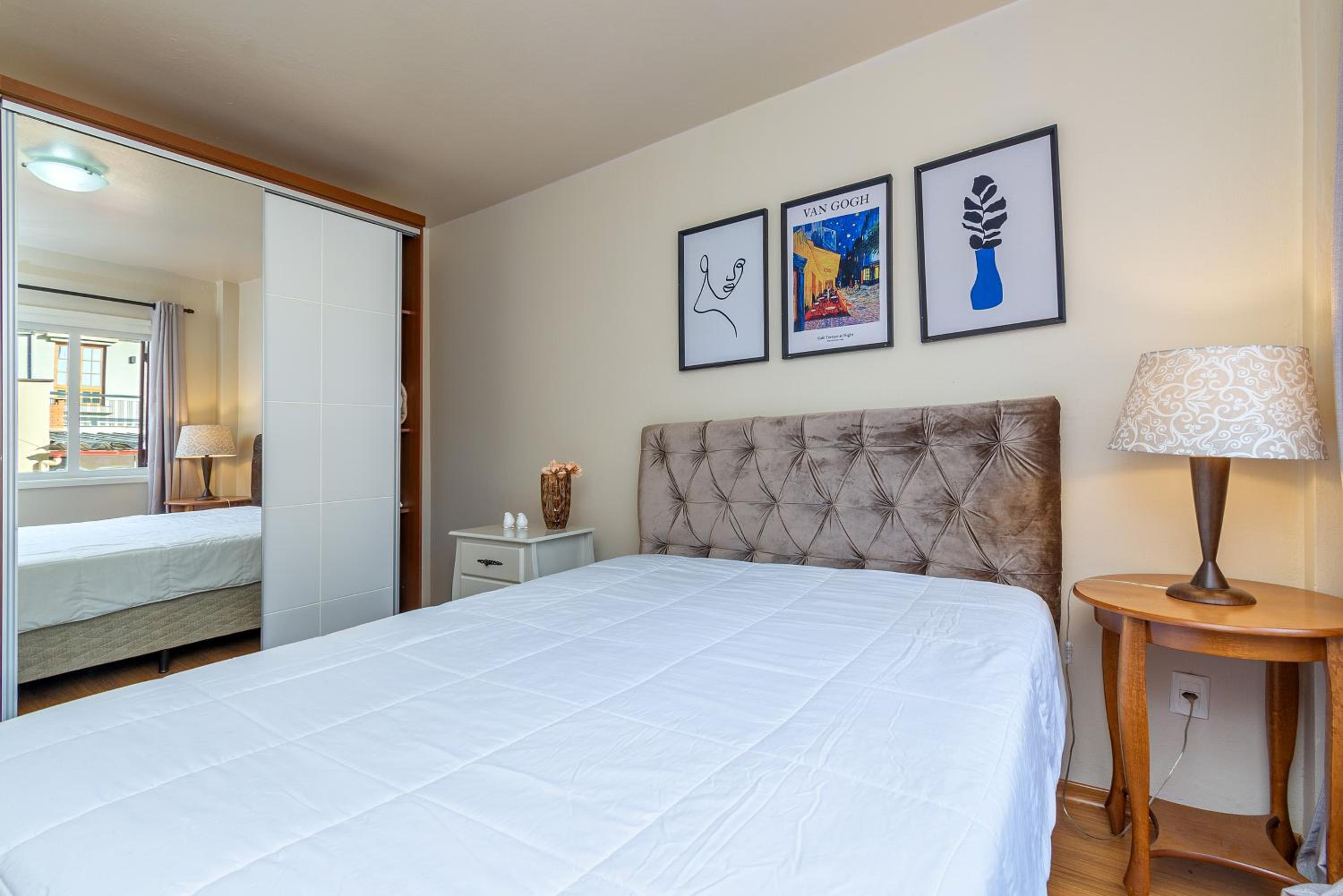 3 Quartos Completíssimo Dentro da Rua Coberta