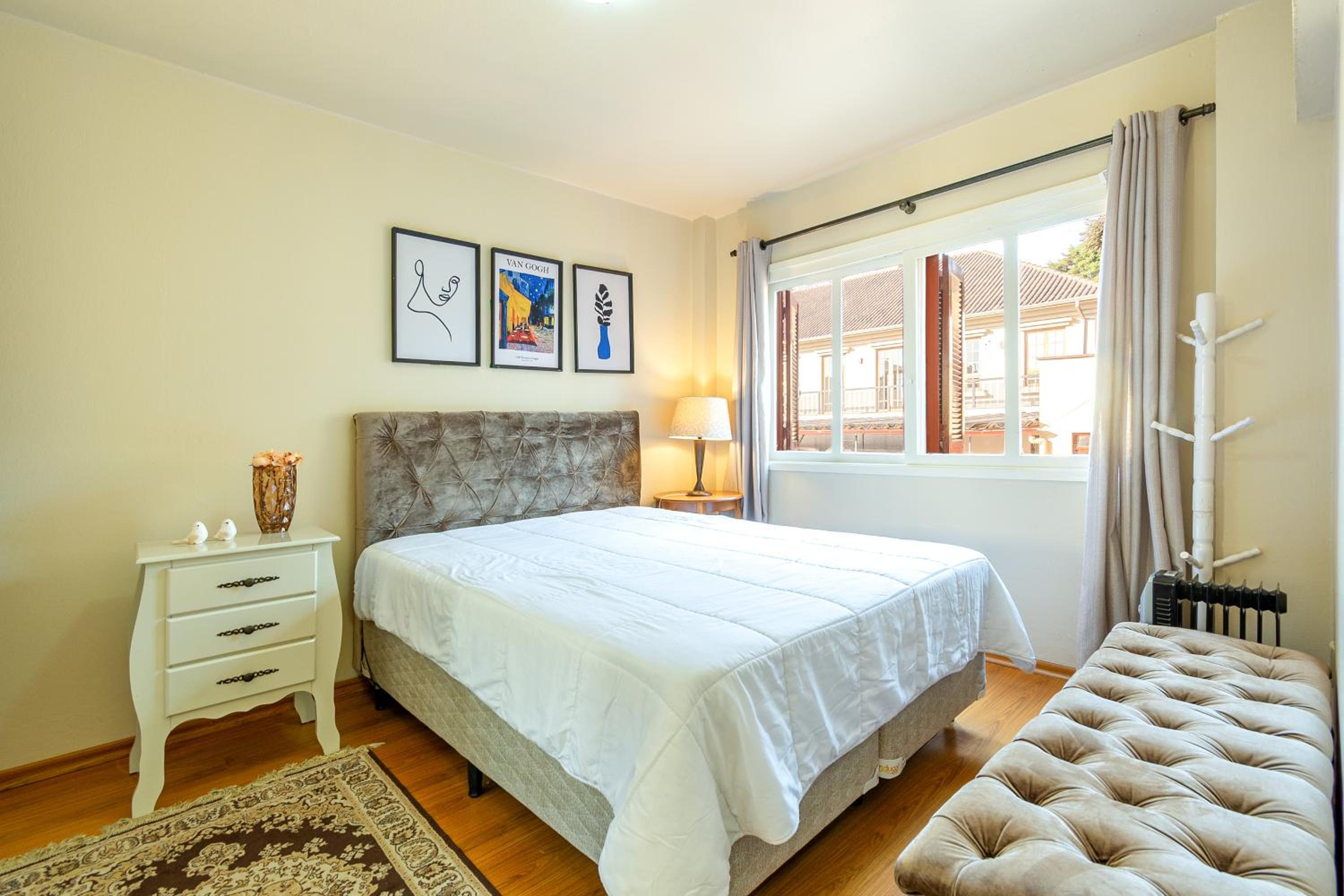 3 Quartos Completíssimo Dentro da Rua Coberta