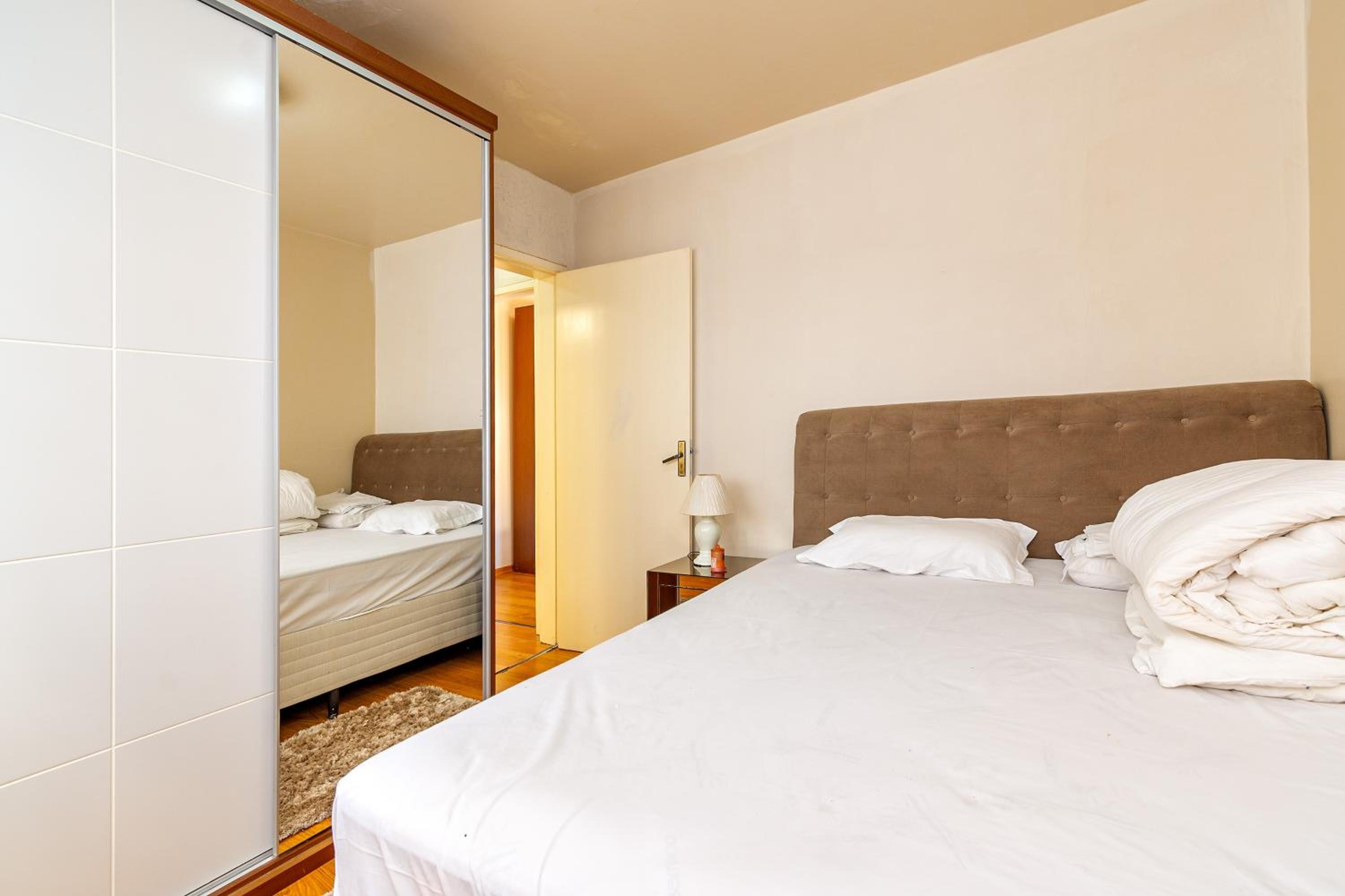 3 Quartos Completíssimo Dentro da Rua Coberta