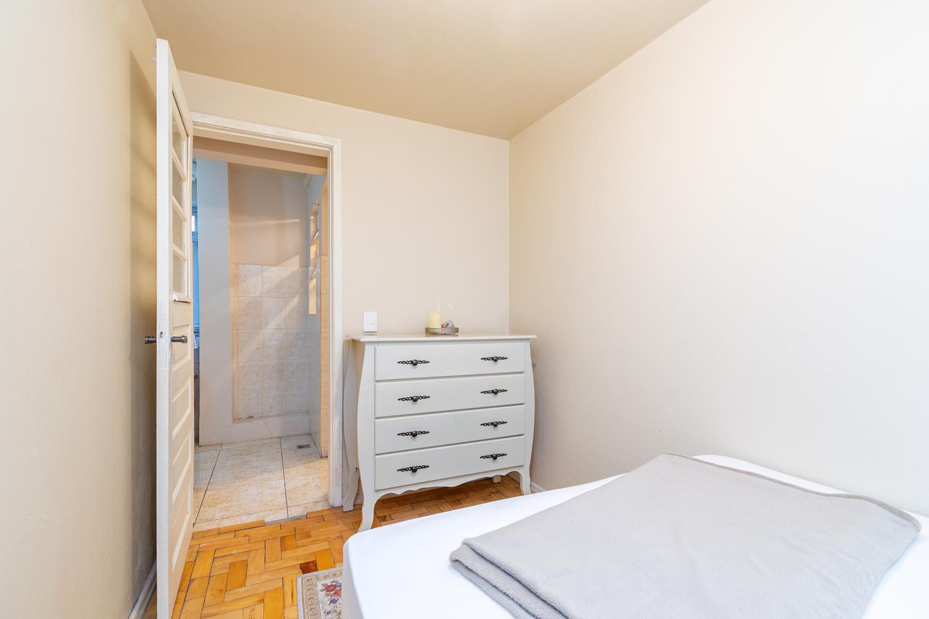 3 Quartos Completíssimo Dentro da Rua Coberta
