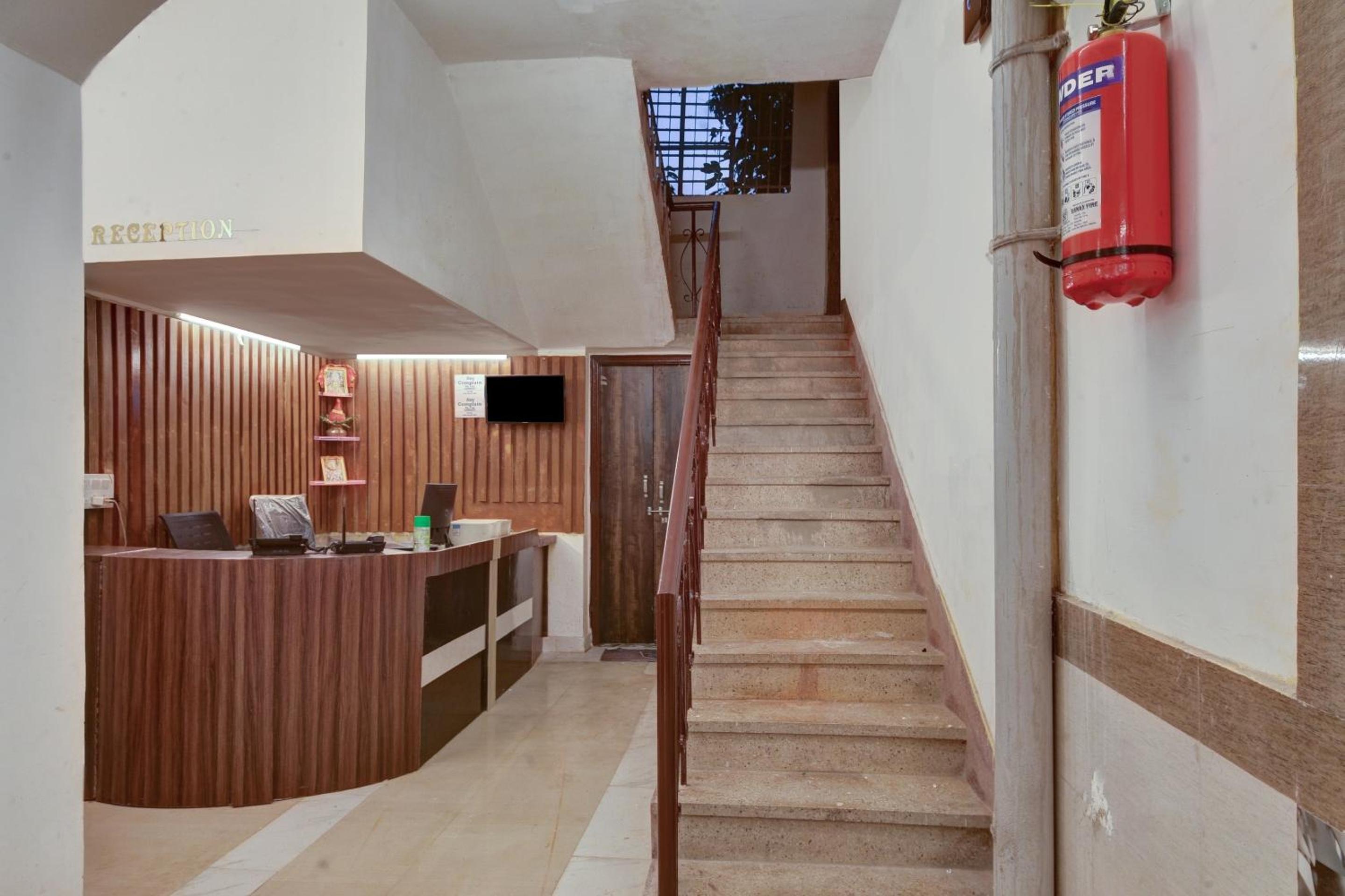 Lobby & Reception