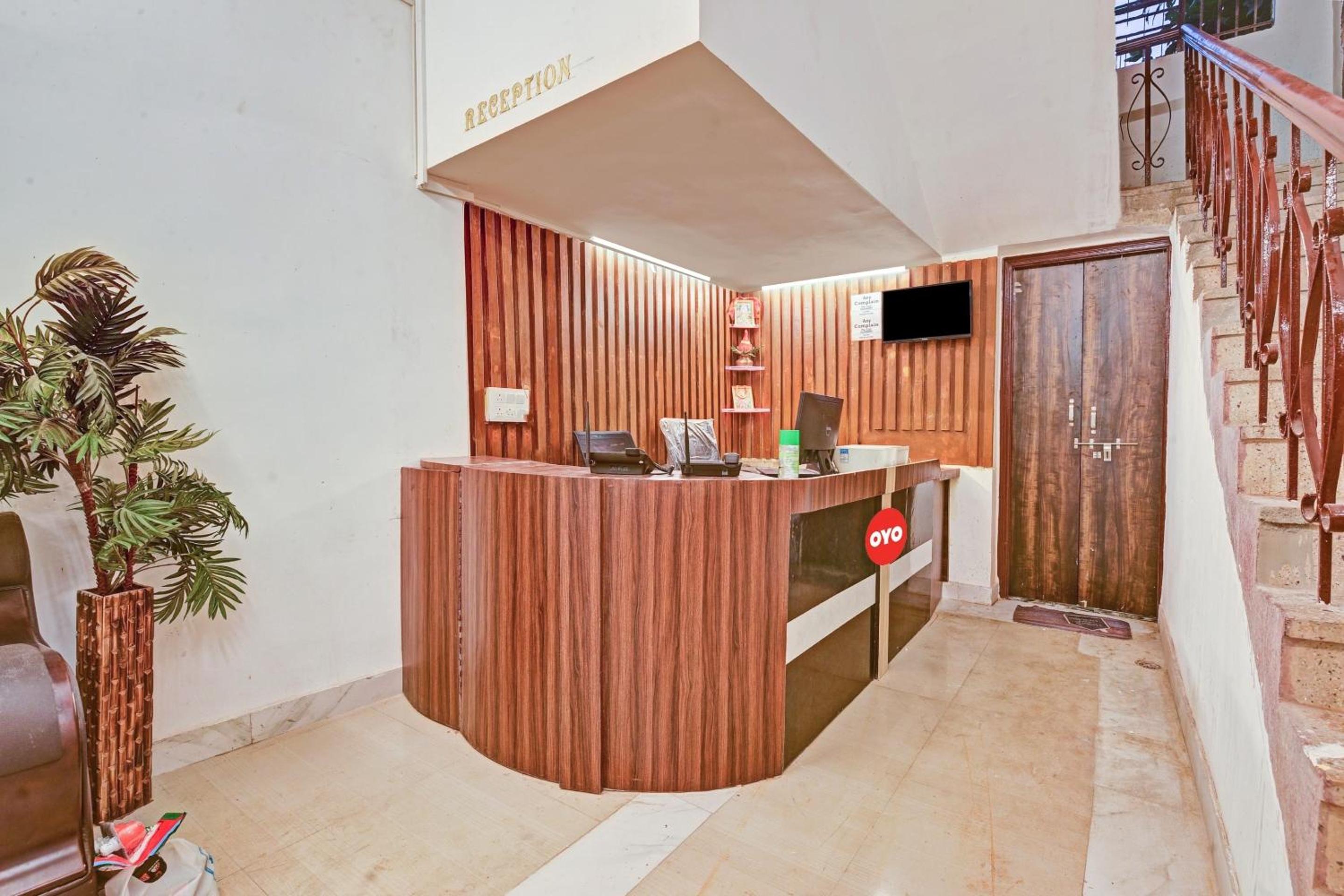 Lobby & Reception