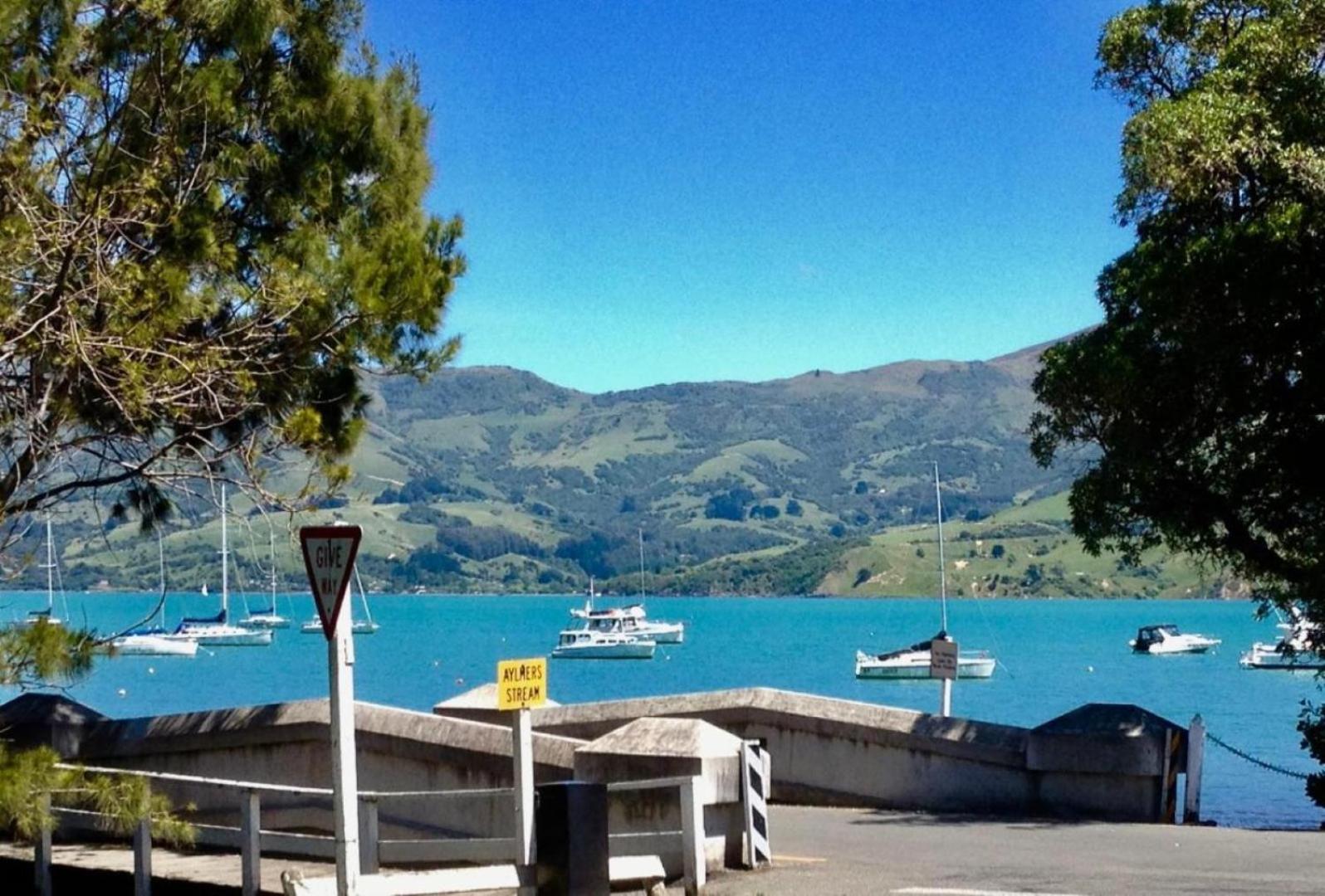 Waterfront Akaroa Retreat with Harbour Views & Balcony - Bruce Waterfront Apartment 31 view 5