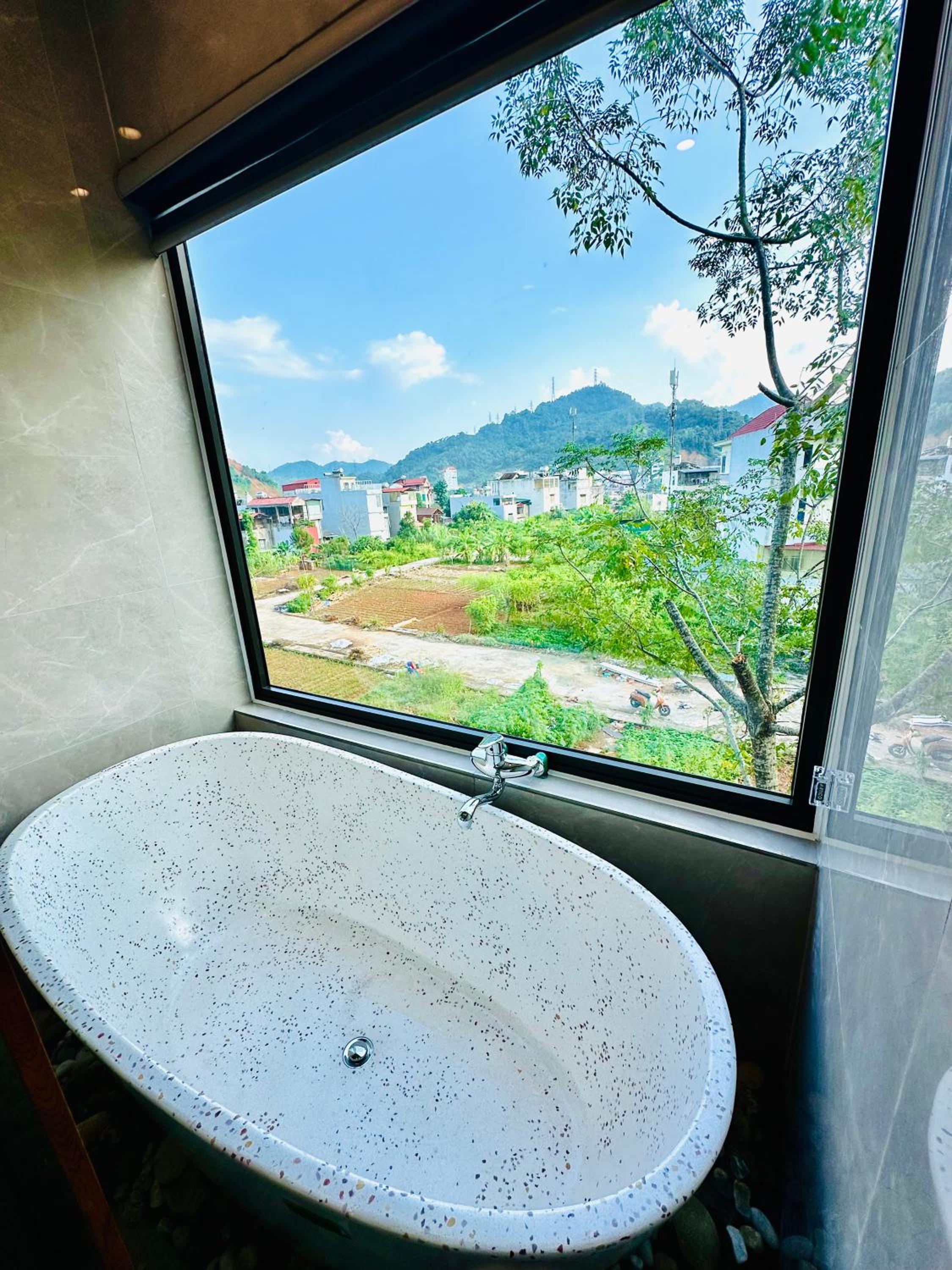 Odyssey Hostel, Tours & Motorbikes Rental view 3