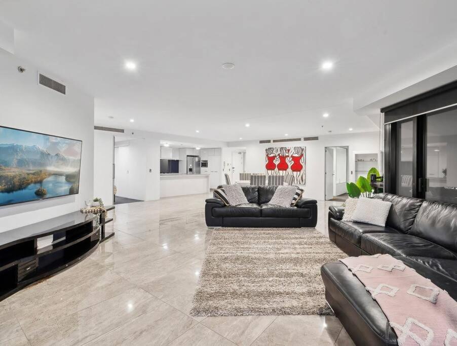 Sub-Penthouse Dream in Circle on Cavill - Hosted by Coastal Letting Co.