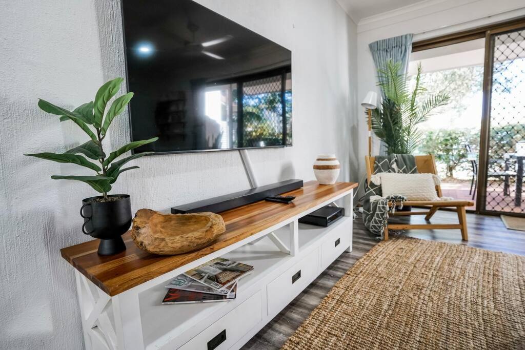 Stylish Poolside Villa, Noosa