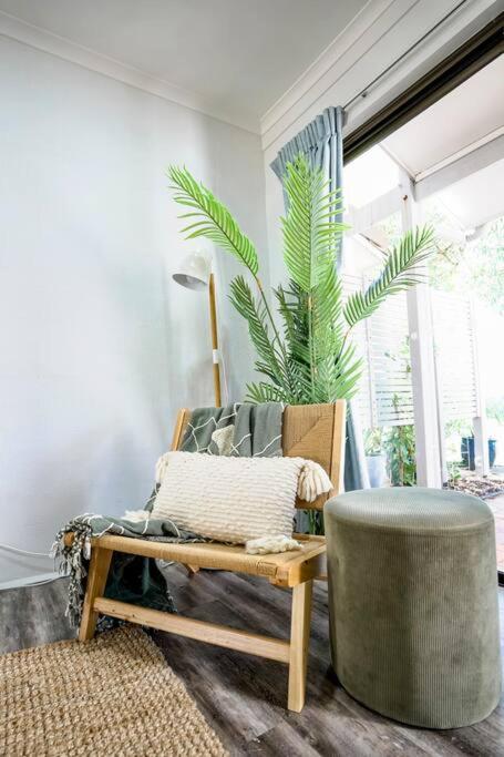 Stylish Poolside Villa, Noosa