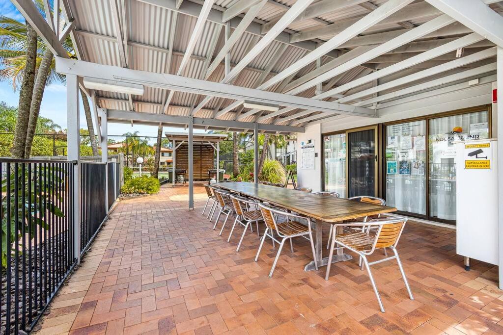 Stylish Poolside Villa, Noosa
