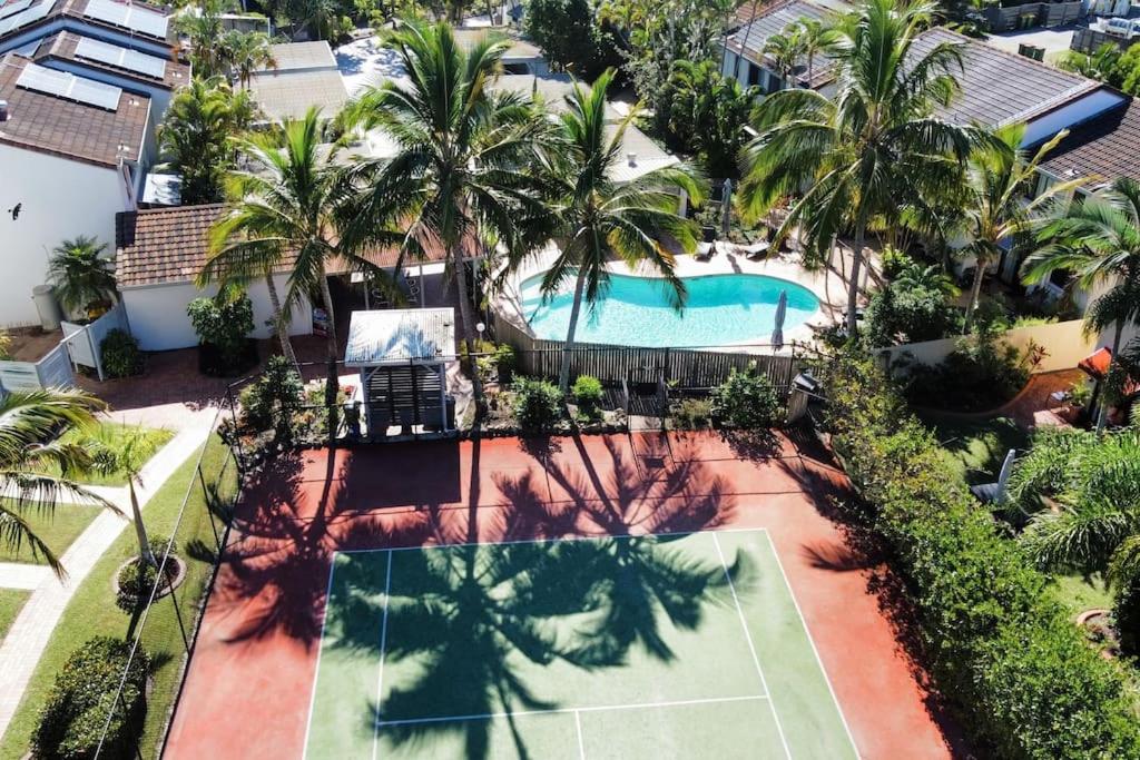 Stylish Poolside Villa, Noosa