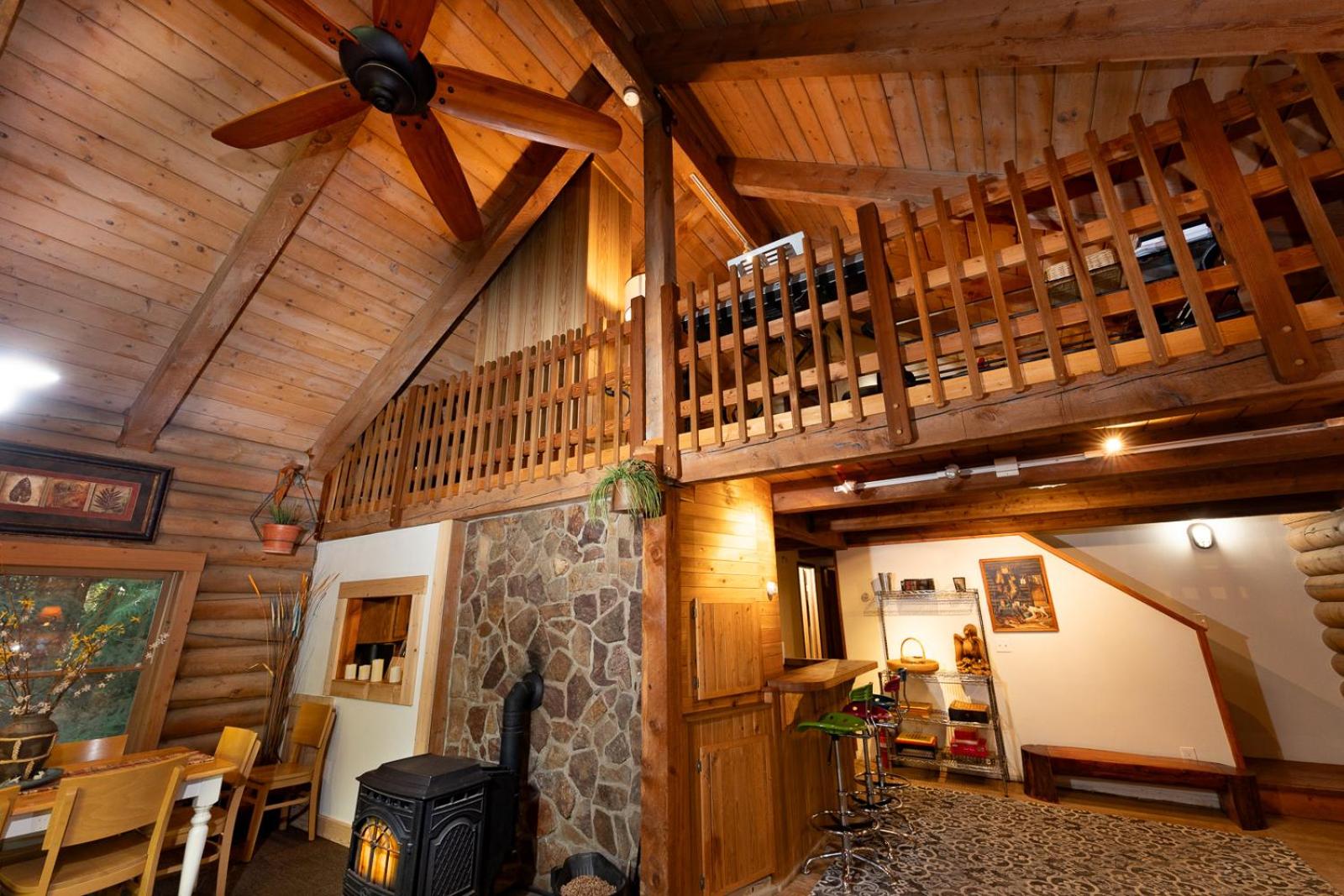 Private Forest Lodge Near Silverwood Theme Park - Sleeps 10 view 3