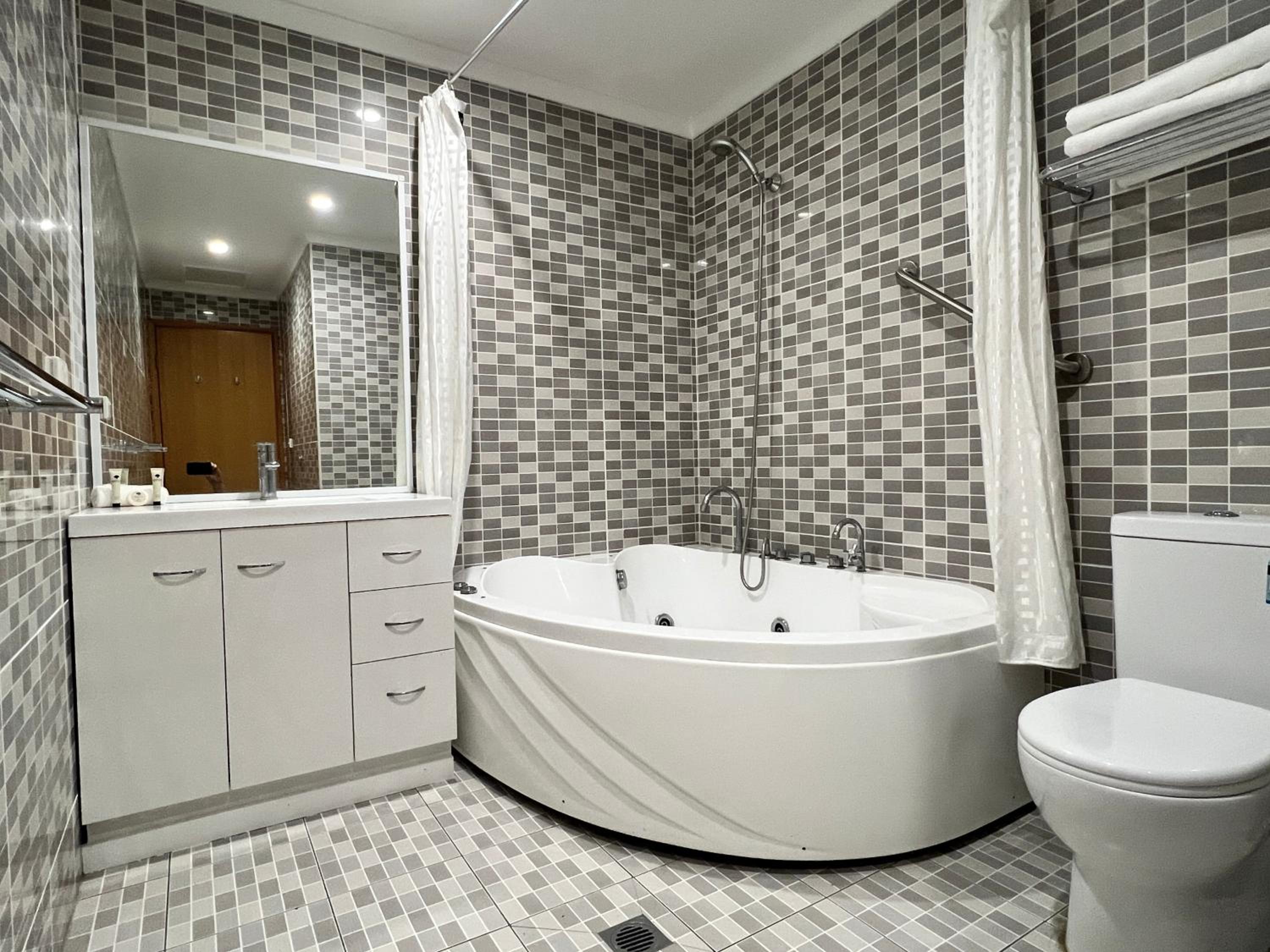 The Phoenix Artesian Spa Resort and Accommodation