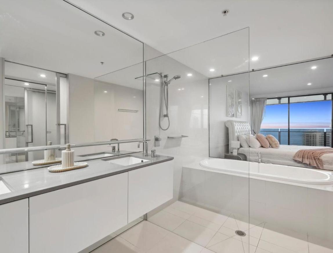Circle on Cavill - Hosted by Coastal Letting Co.