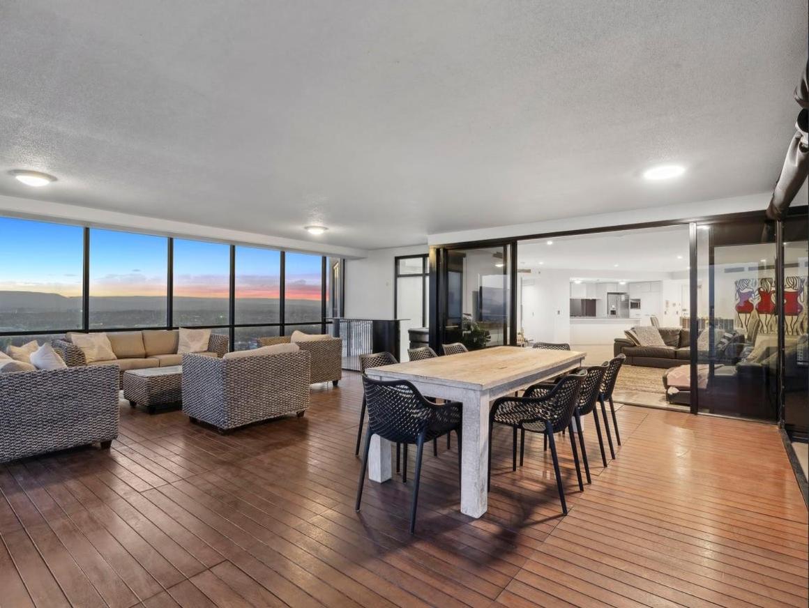 Circle on Cavill - Hosted by Coastal Letting Co.