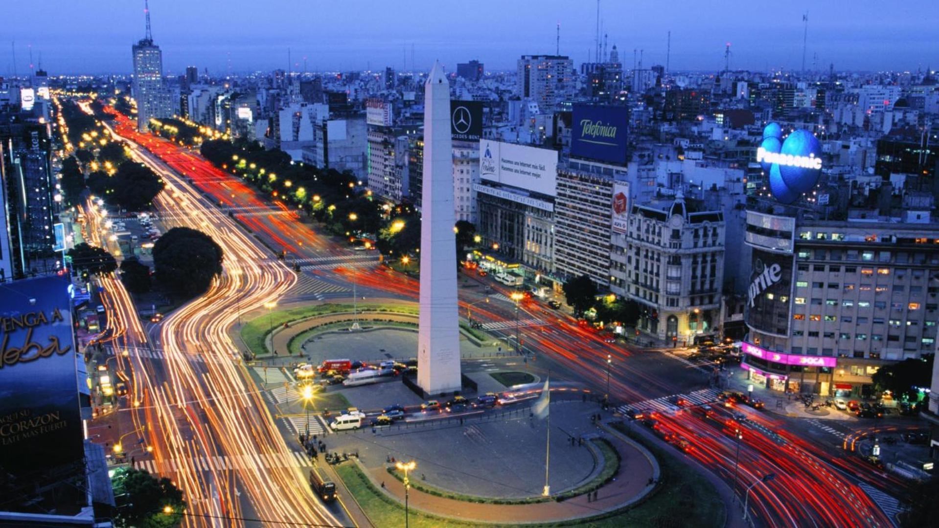 Obelisco Céntrico y familiar