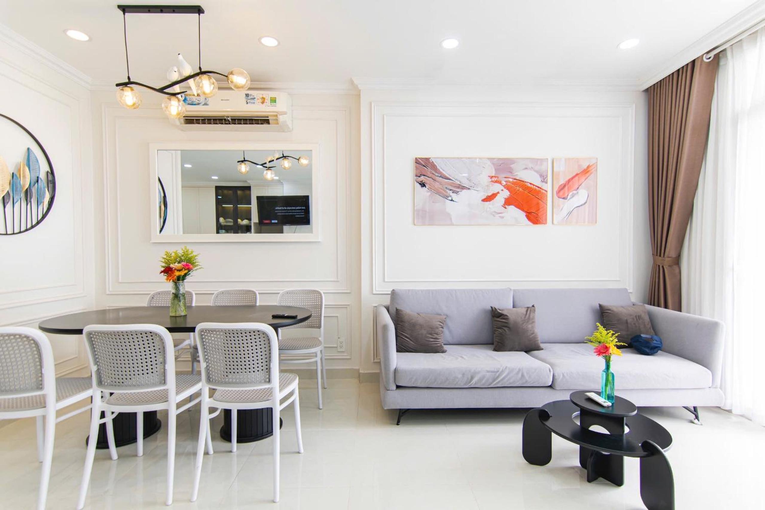Spacious 4BR apat at Saigon Centre with pool, supermarket, view