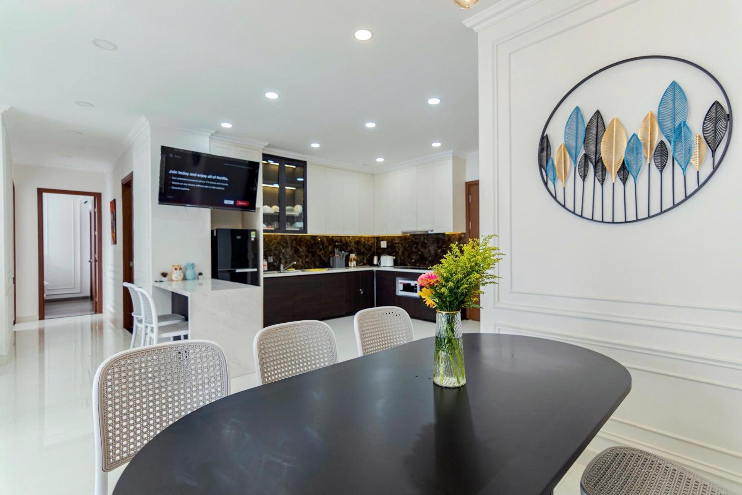 Spacious 4BR apat at Saigon Centre with pool, supermarket, view