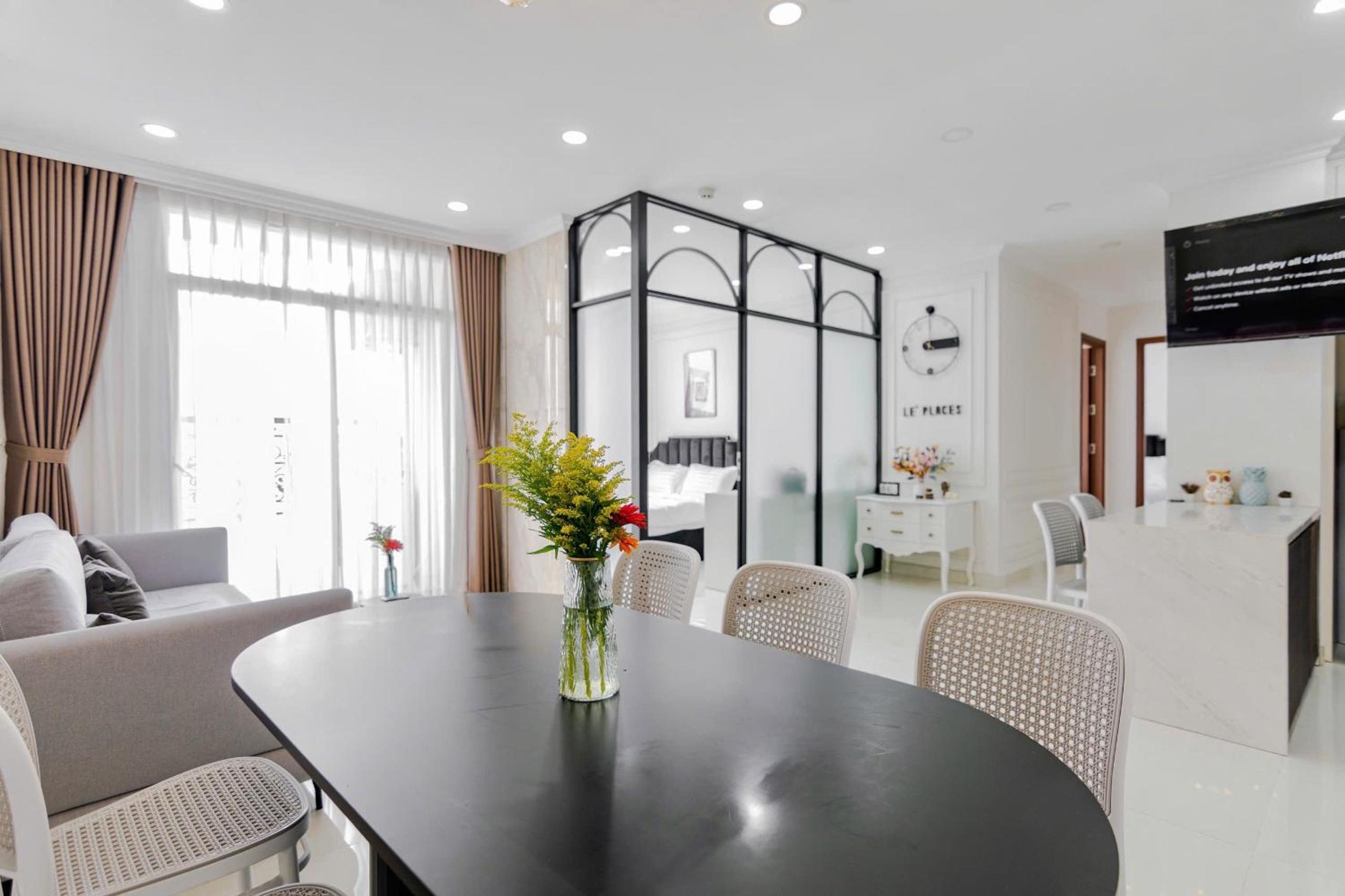 Spacious 4BR apat at Saigon Centre with pool, supermarket, view