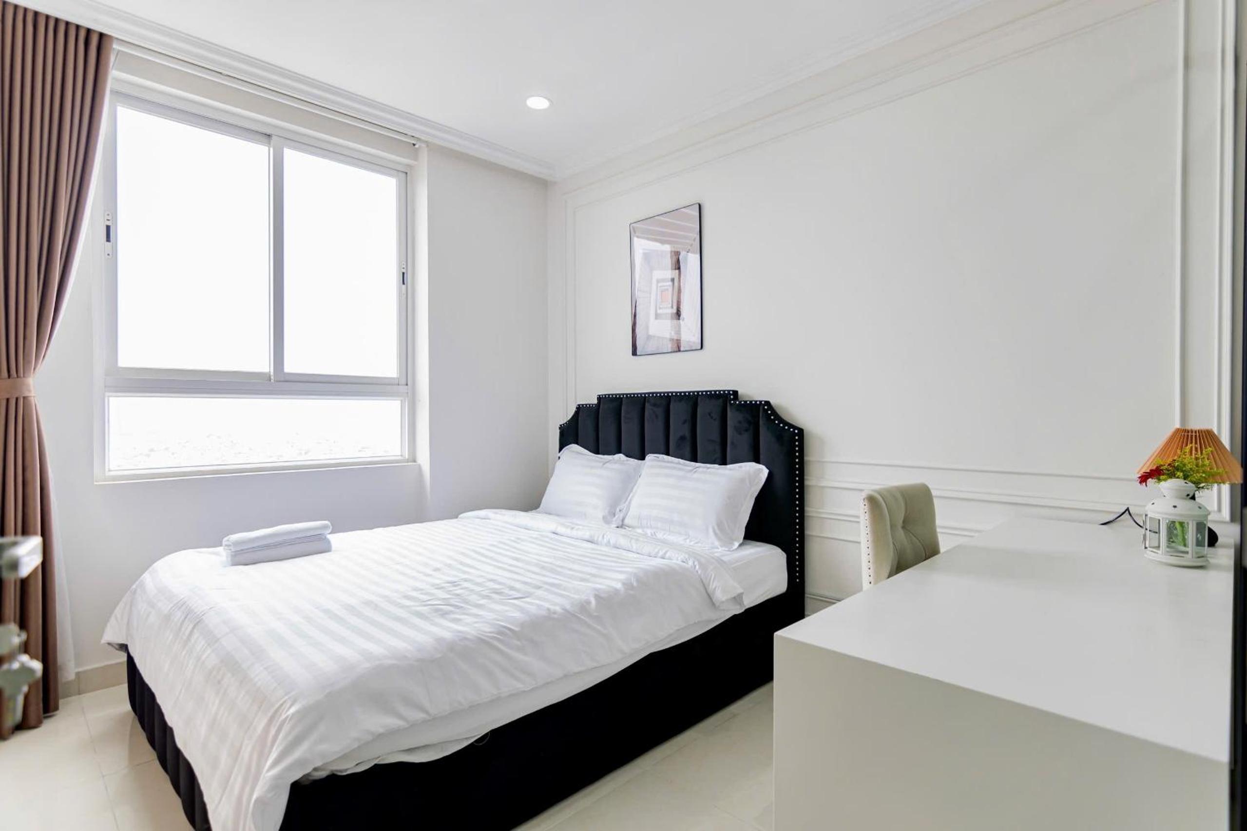 Spacious 4BR apat at Saigon Centre with pool, supermarket, view