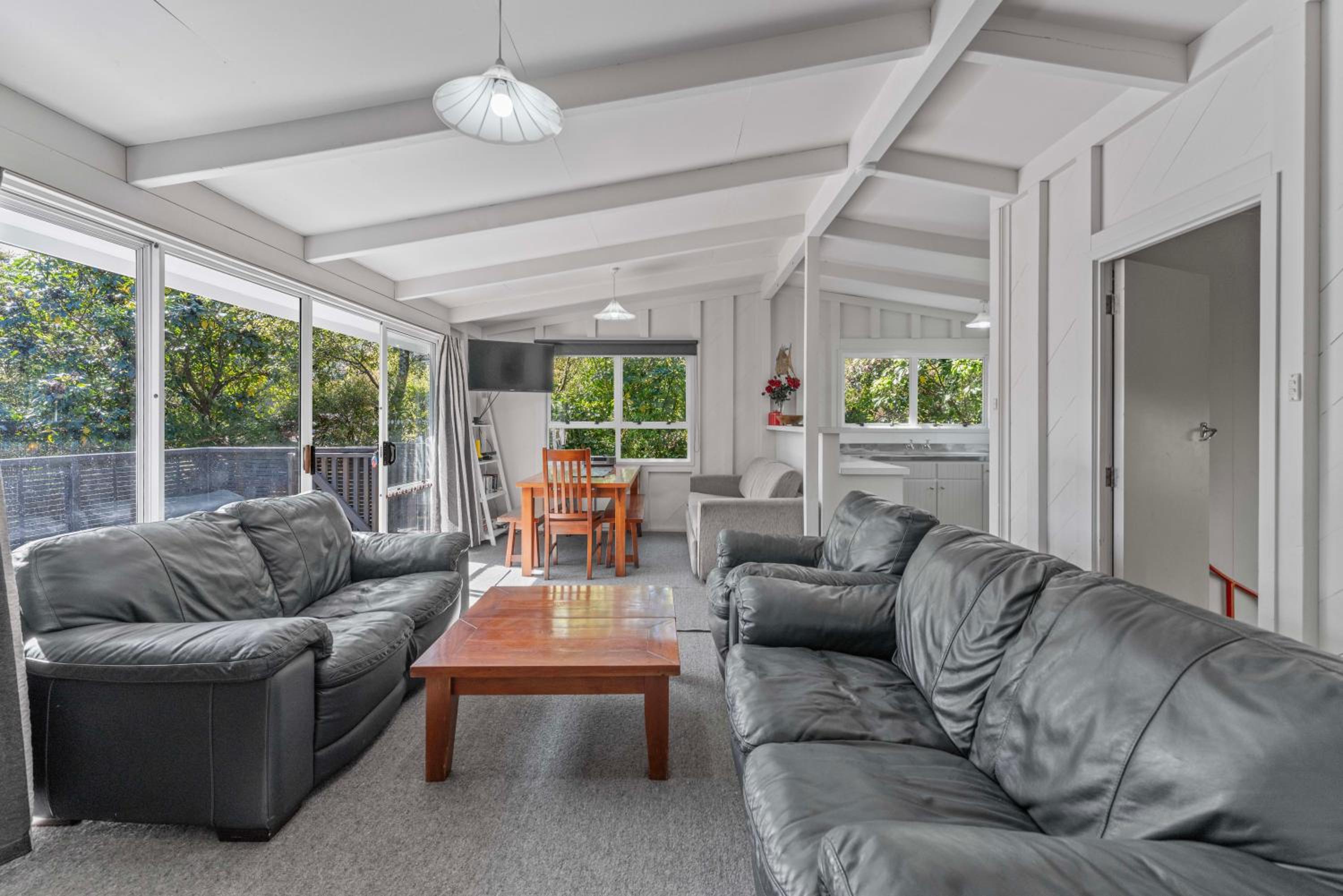 Duck Inn - Lake Taupo Holiday Home view 4