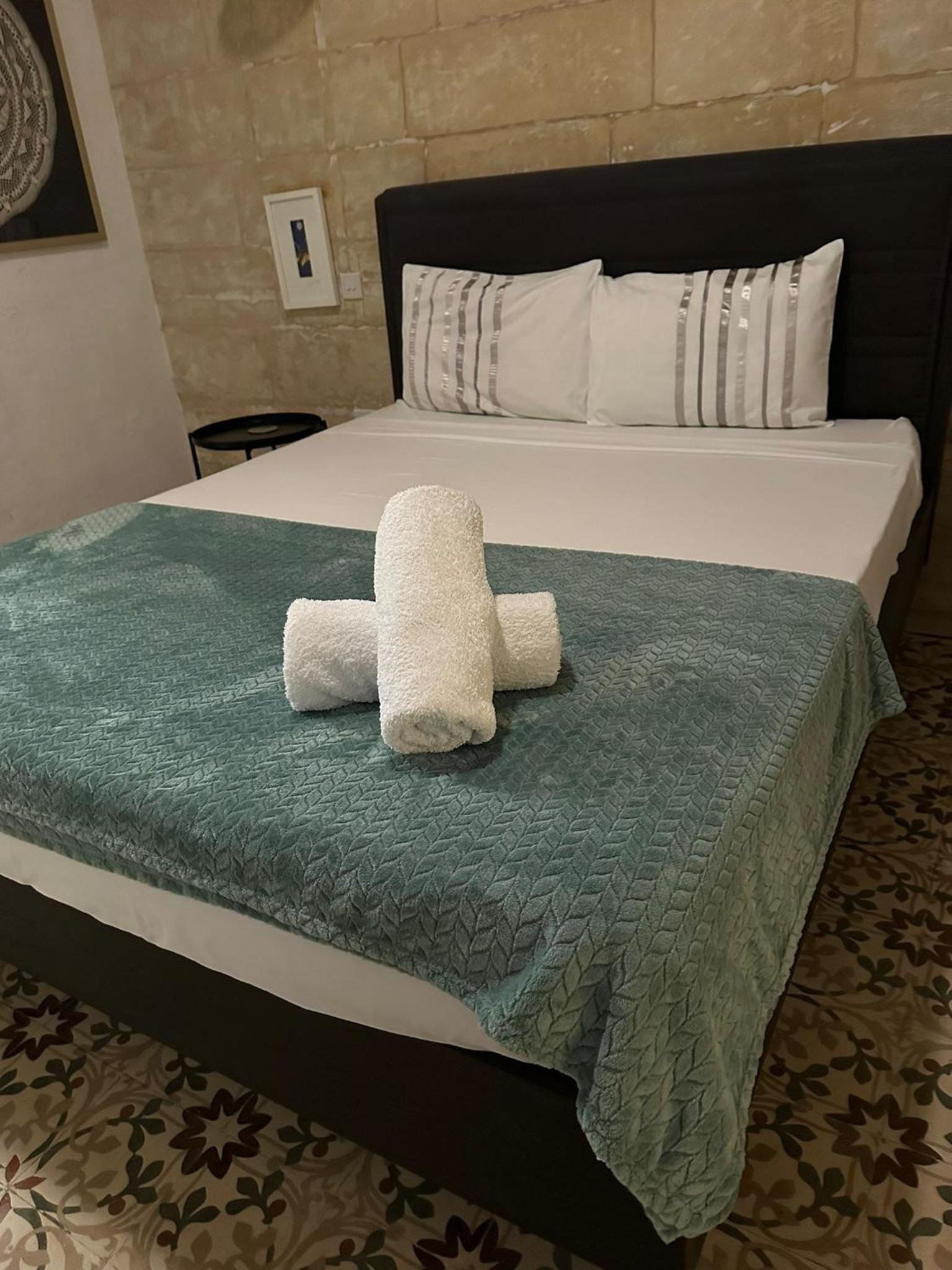 V86 - Valletta Luxury Boutique Apartment St Ursula view 2