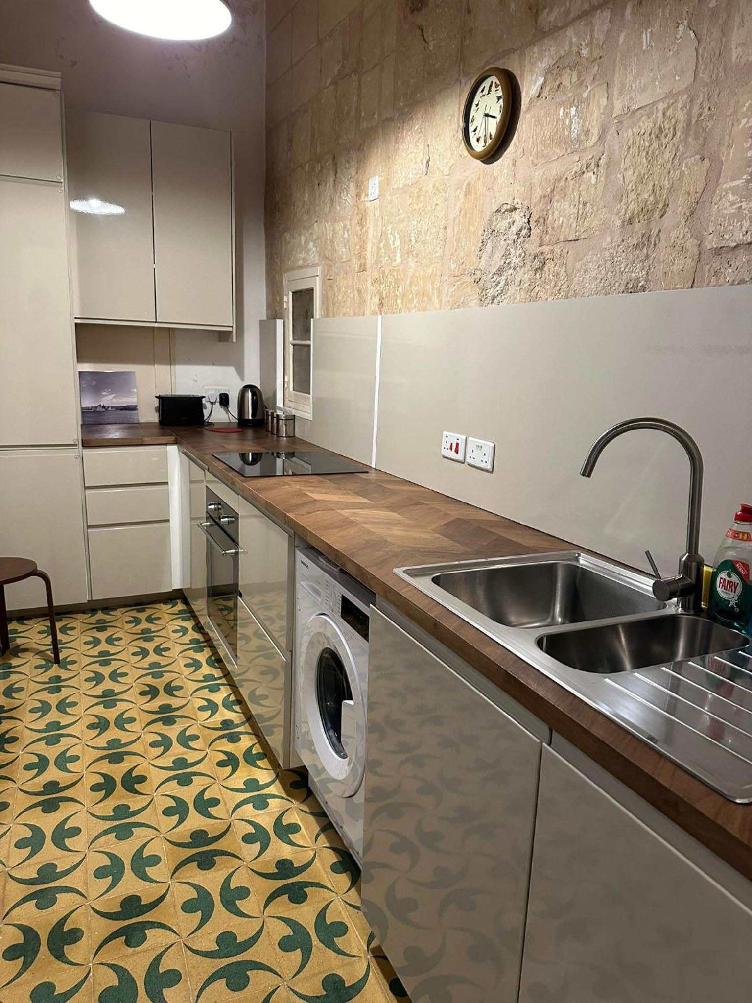 V86 - Valletta Luxury Boutique Apartment St Ursula view 4