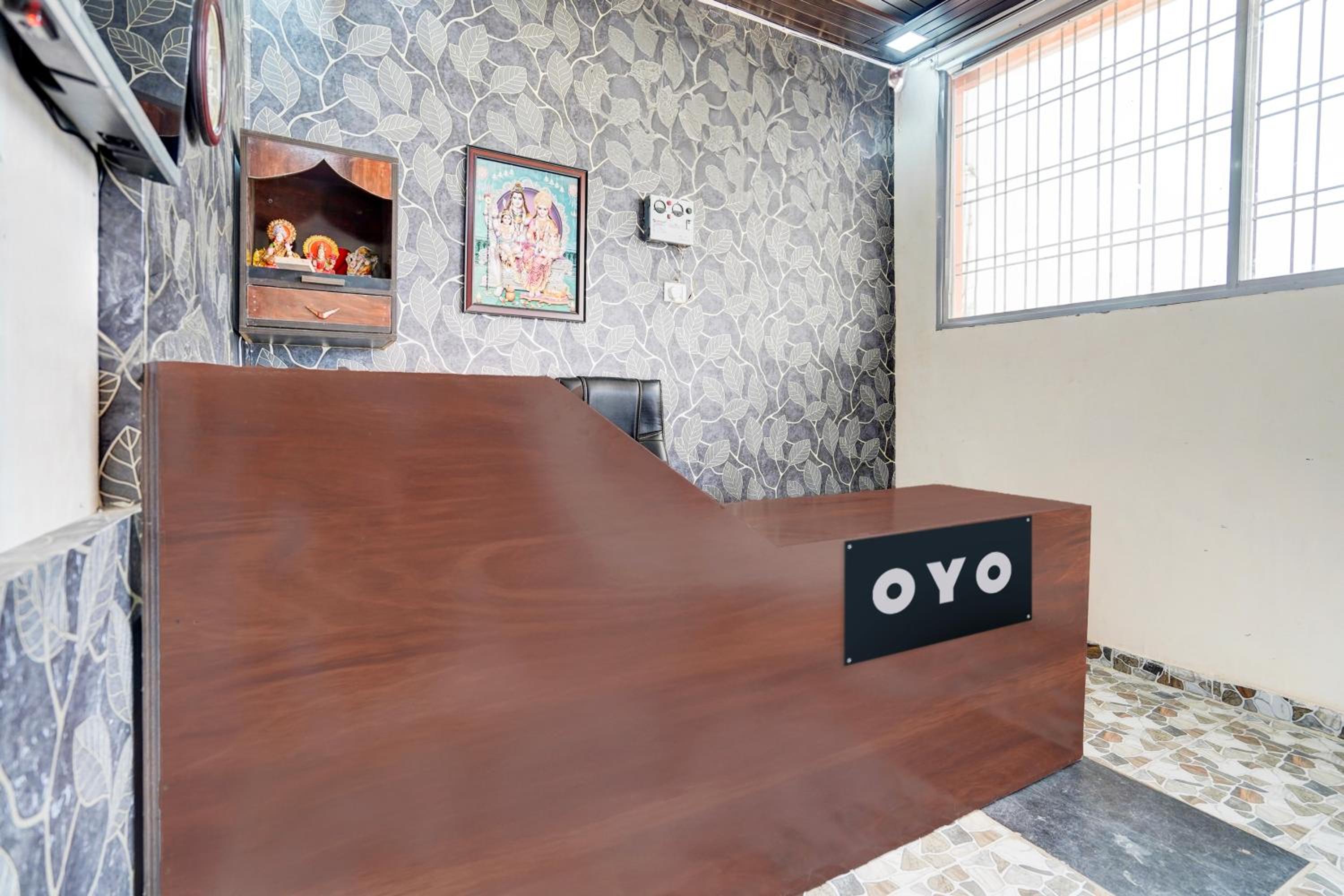 Lobby & Reception