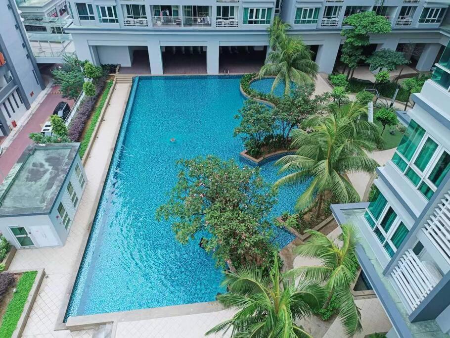 VR3 Sunway Velocity Spacious Apt中文房東