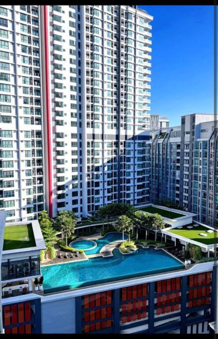 VR3 Sunway Velocity Spacious Apt中文房東