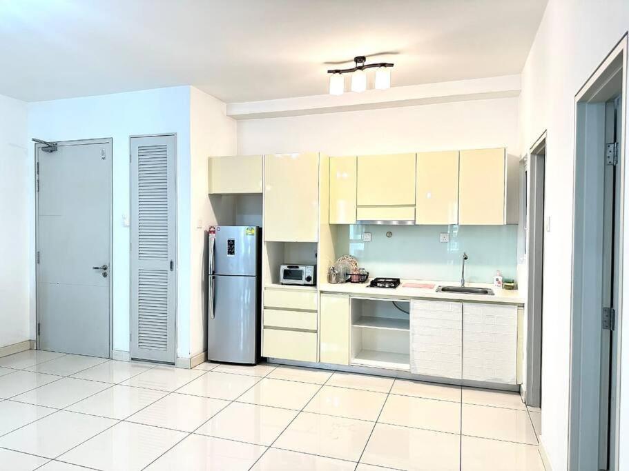 VR3 Sunway Velocity Spacious Apt中文房東