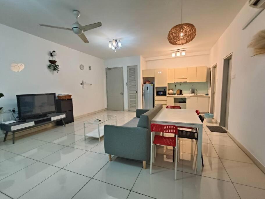 VR3 Sunway Velocity Spacious Apt中文房東
