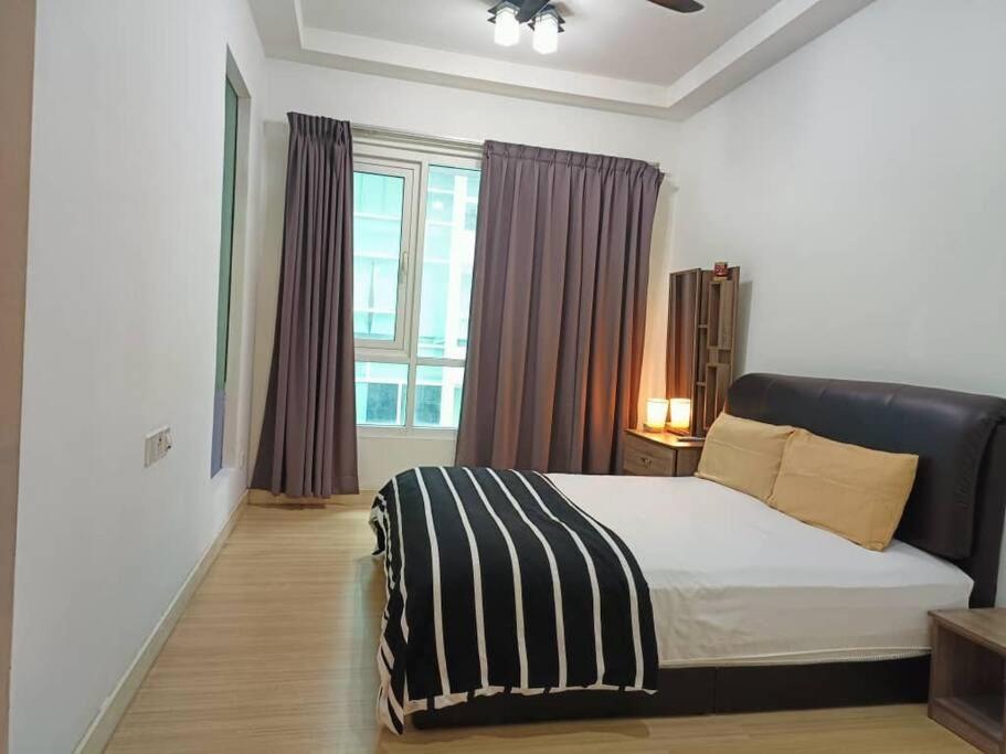 VR3 Sunway Velocity Spacious Apt中文房東