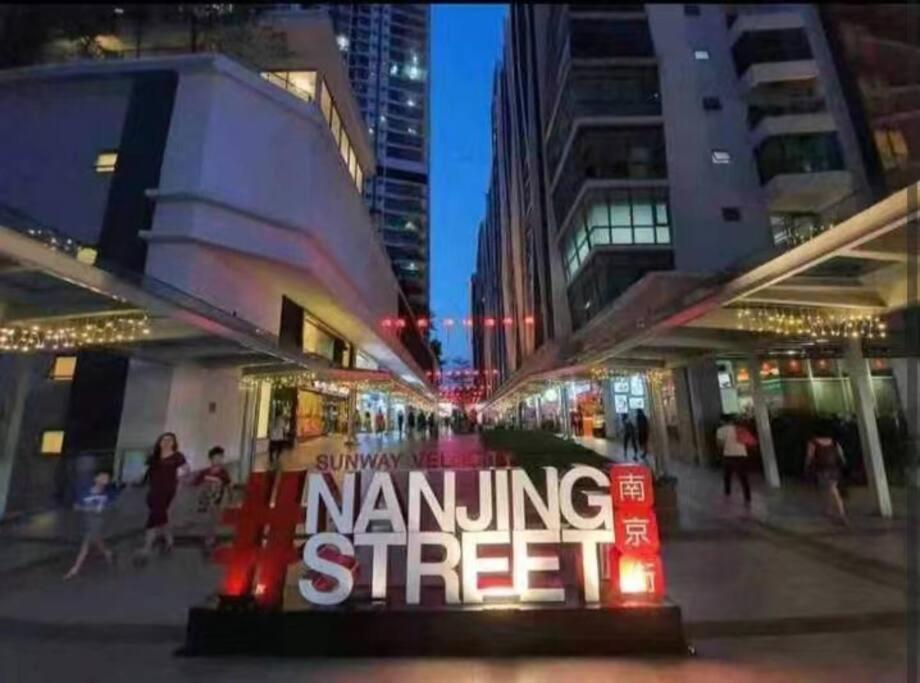 VR3 Sunway Velocity Spacious Apt中文房東