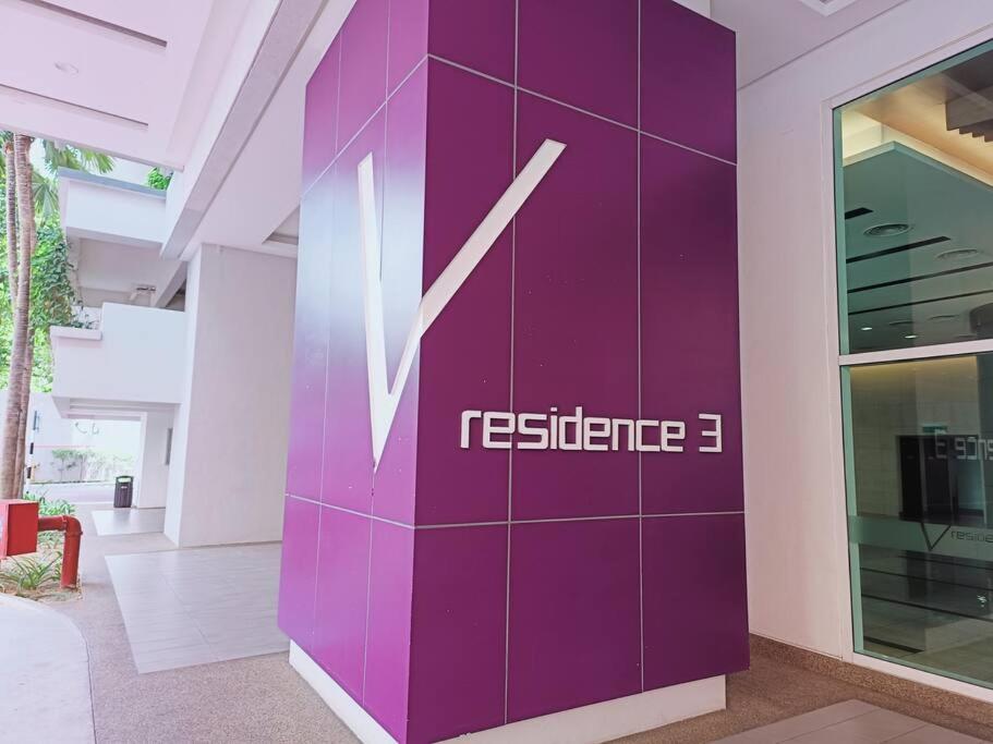 VR3 Sunway Velocity Spacious Apt中文房東