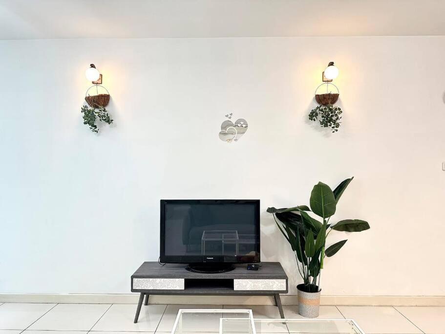 VR3 Sunway Velocity Spacious Apt中文房東