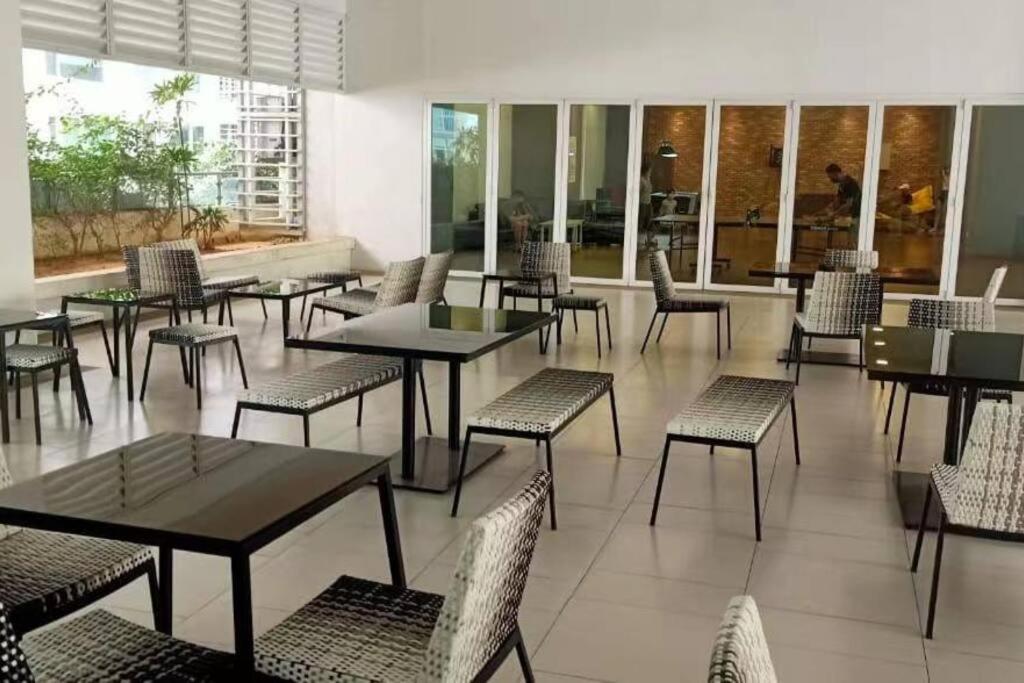 VR3 Sunway Velocity Spacious Apt中文房東