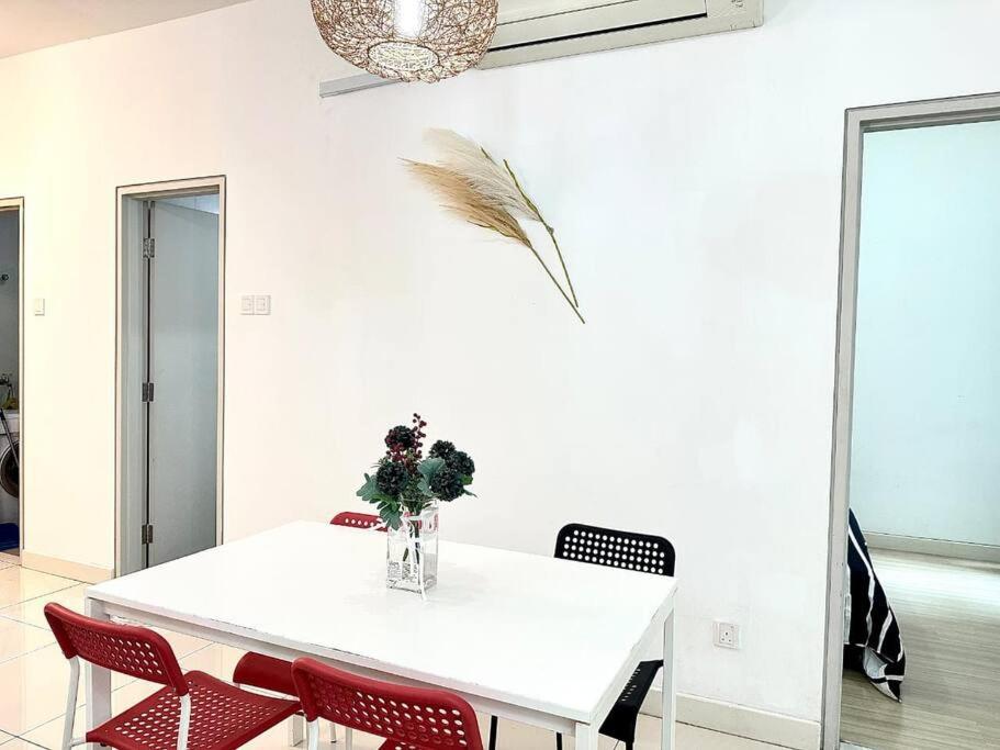 VR3 Sunway Velocity Spacious Apt中文房東