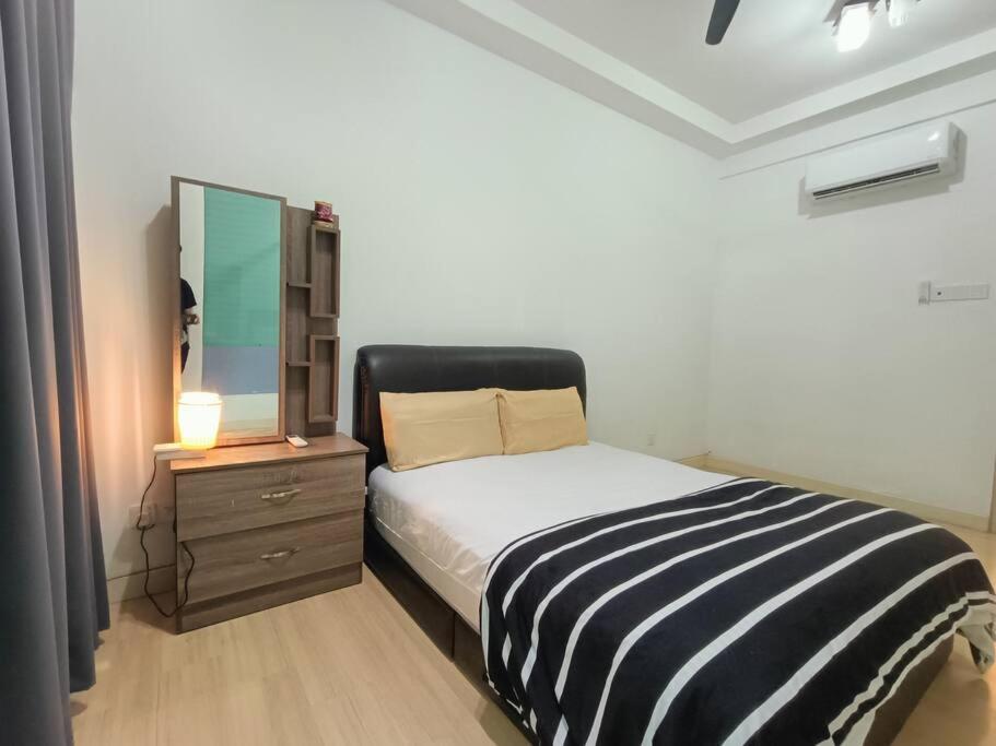 VR3 Sunway Velocity Spacious Apt中文房東