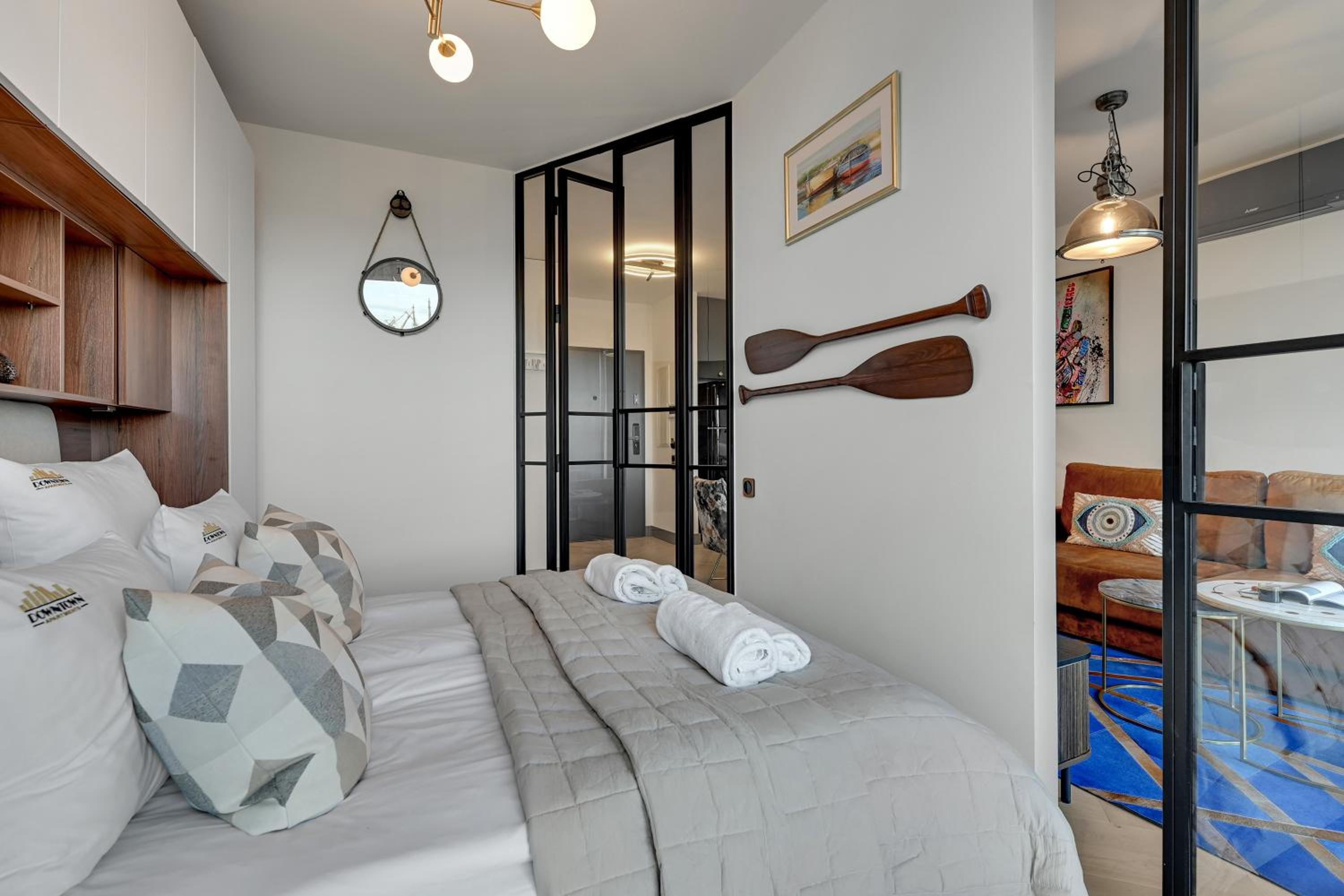 Chlebova - Riverside View Terrace, Free Parking, Gym & Kidsplay by Downtown Apartments