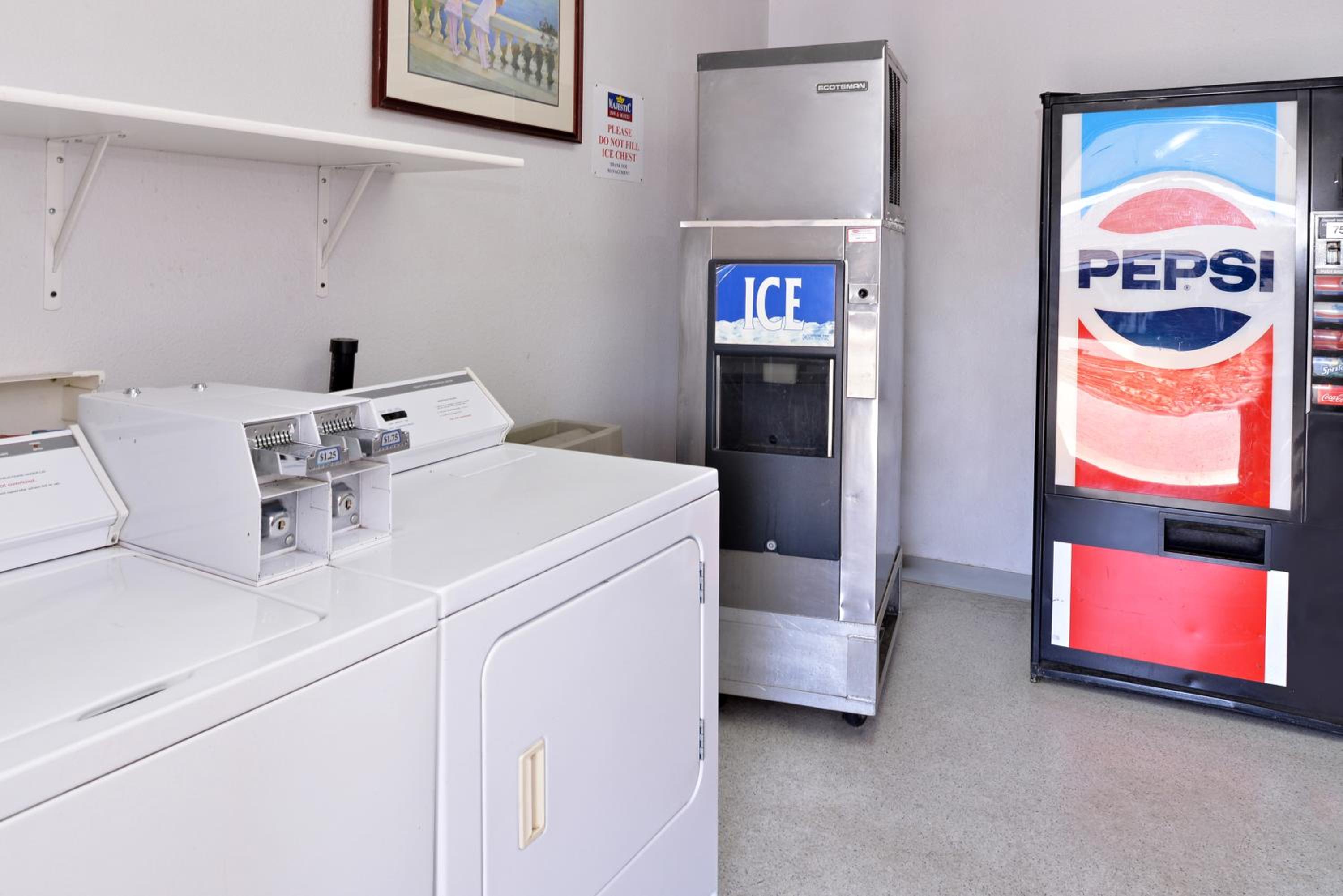 Klamath Falls Vacations - Majestic Inn  Suites - Property Image 18