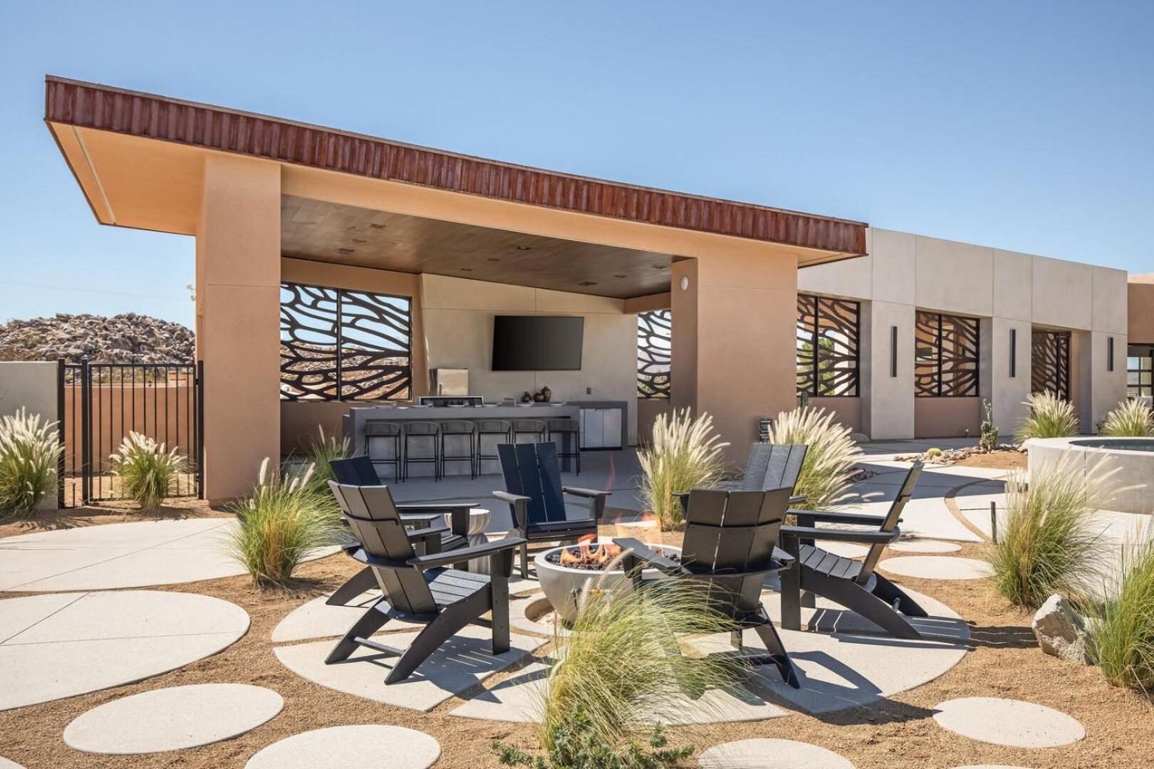 Peak by Fieldtrip - 8 BR Modern Oasis - 2 Pools view 4