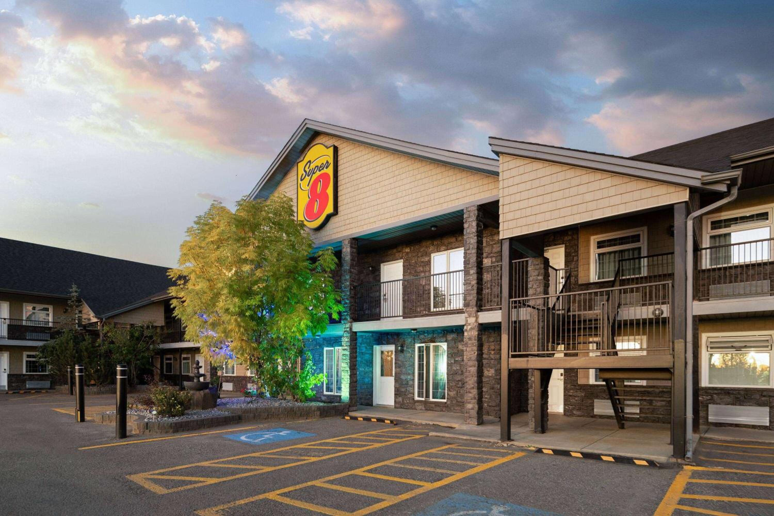 Fort Mcmurray Vacations - Super 8 by Wyndham Fort McMurray - Property Image 1