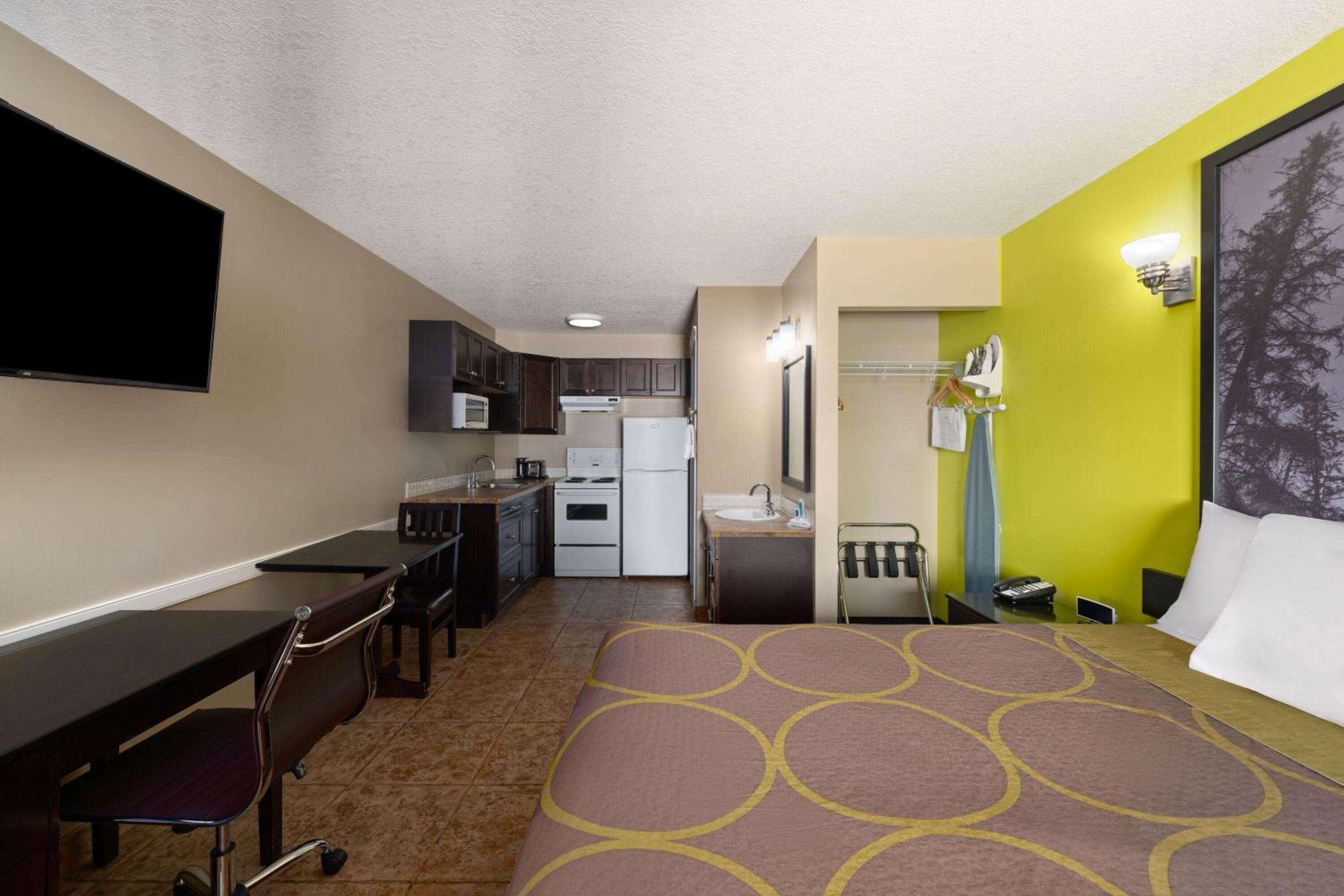 Super 8 by Wyndham Fort McMurray