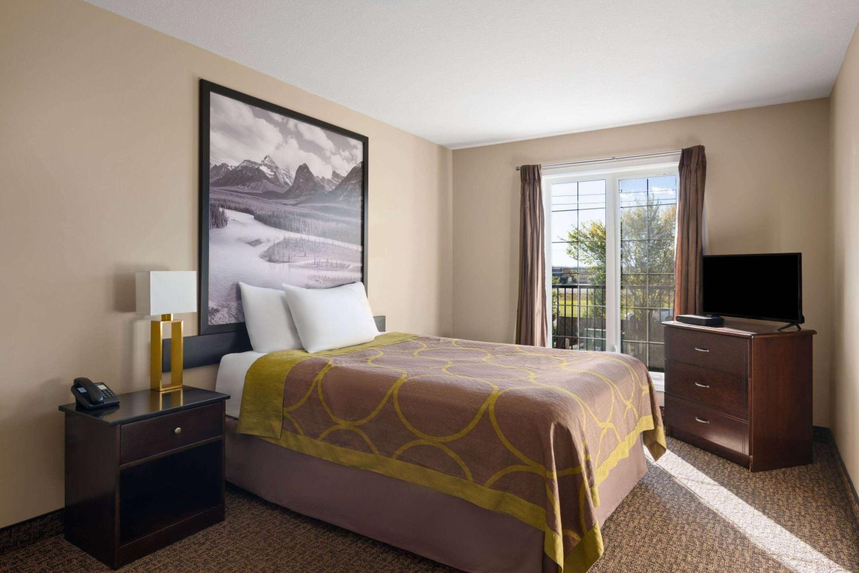 Super 8 by Wyndham Fort McMurray