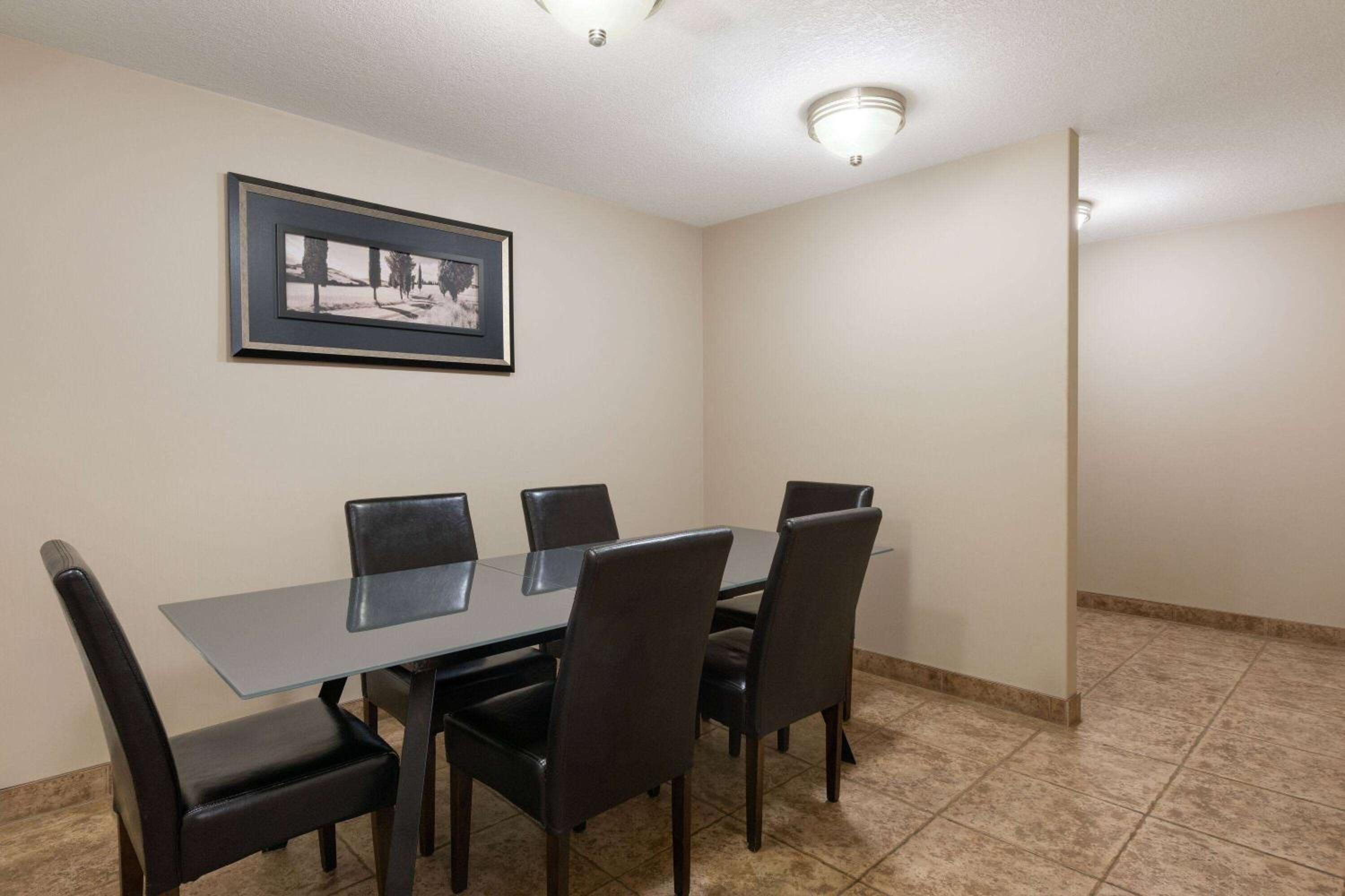 Fort Mcmurray Vacations - Super 8 by Wyndham Fort McMurray - Property Image 12