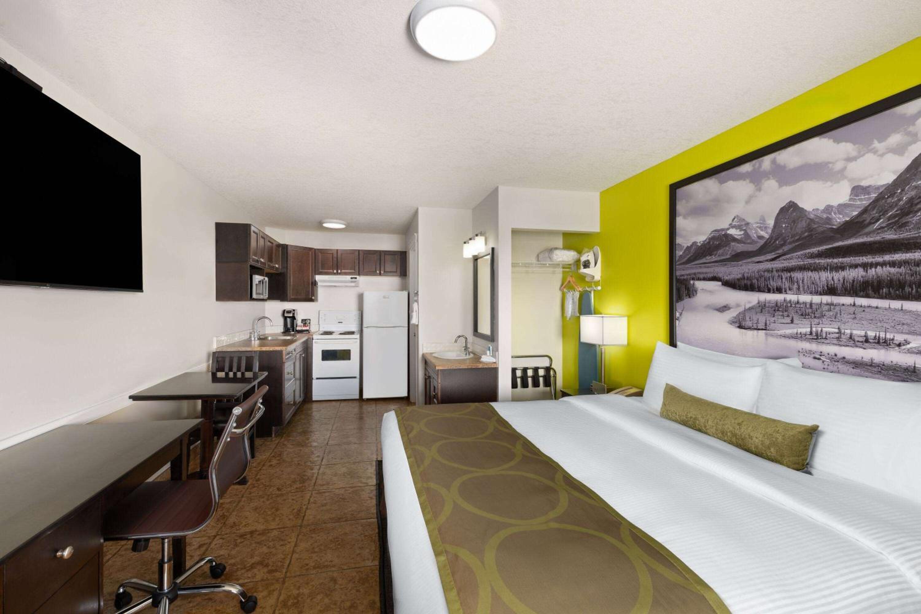 Fort Mcmurray Vacations - Super 8 by Wyndham Fort McMurray - Property Image 9