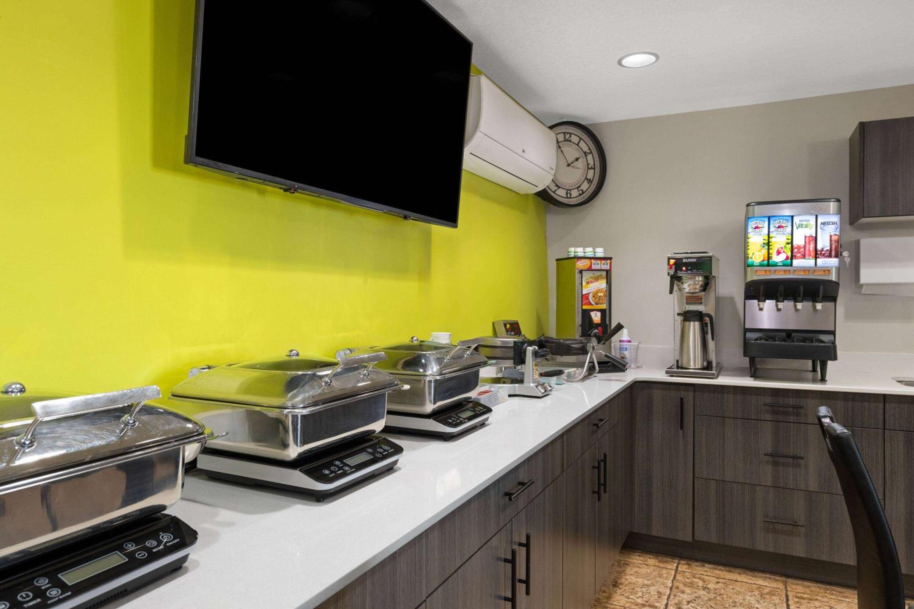 Fort Mcmurray Vacations - Super 8 by Wyndham Fort McMurray - Property Image 7
