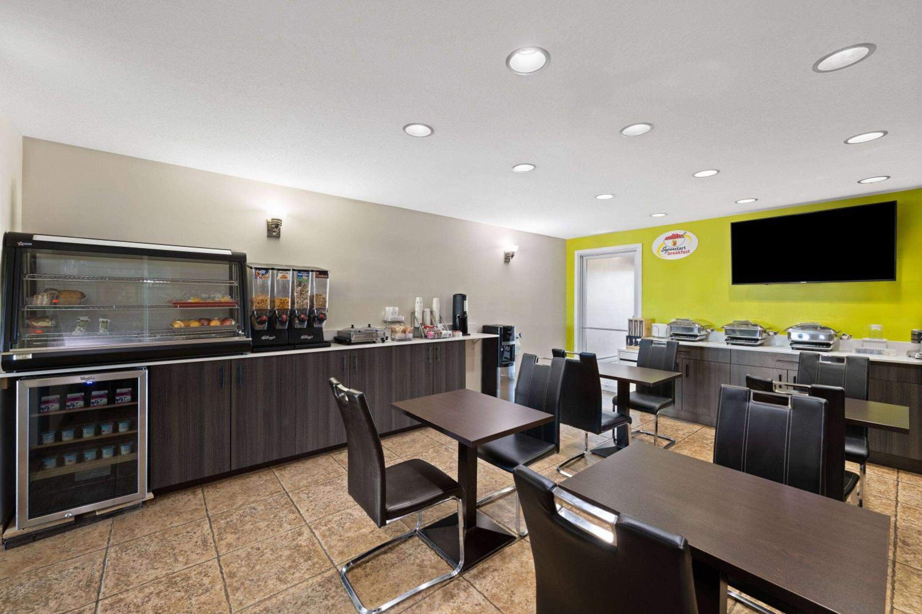 Fort Mcmurray Vacations - Super 8 by Wyndham Fort McMurray - Property Image 5
