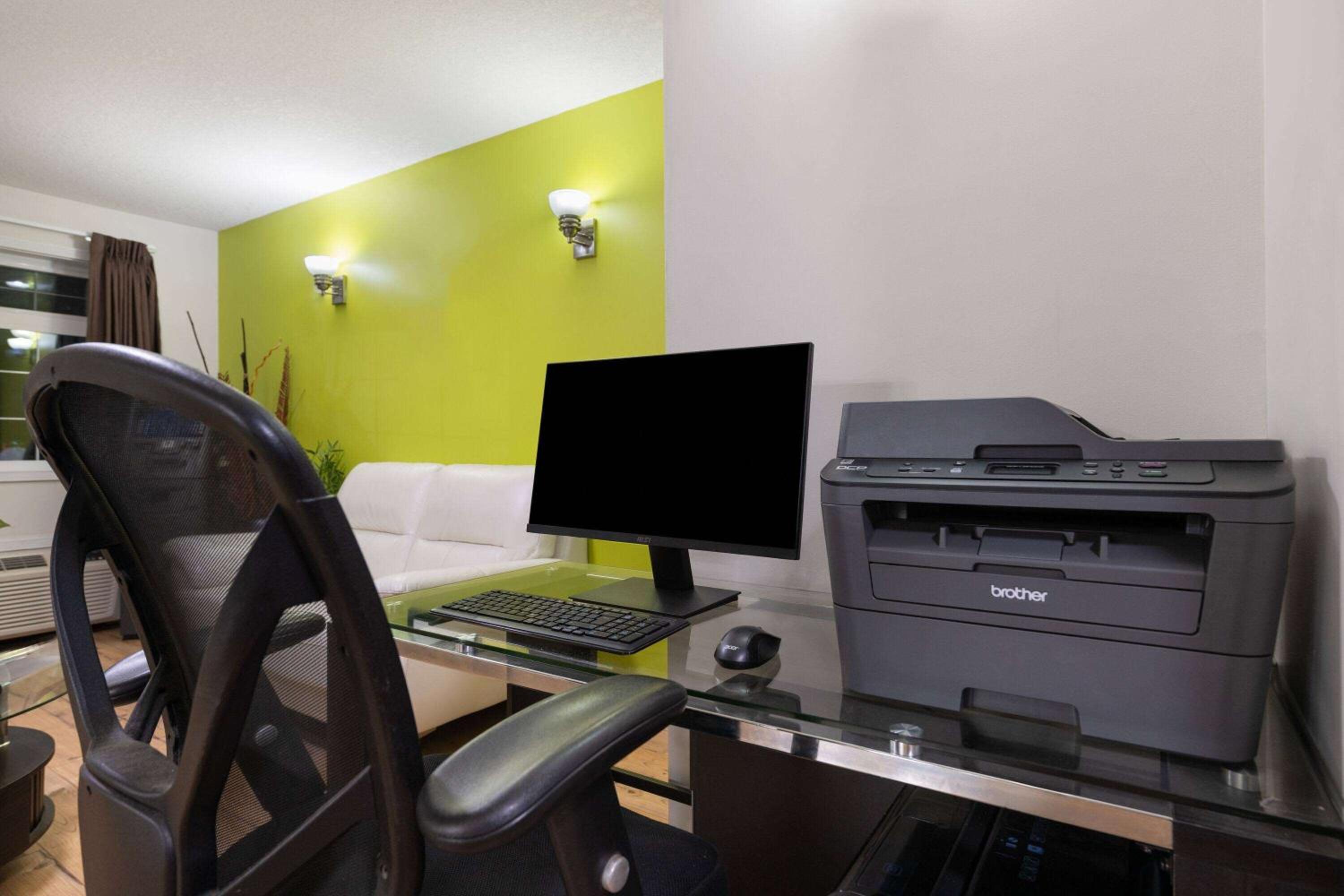 Fort Mcmurray Vacations - Super 8 by Wyndham Fort McMurray - Property Image 10