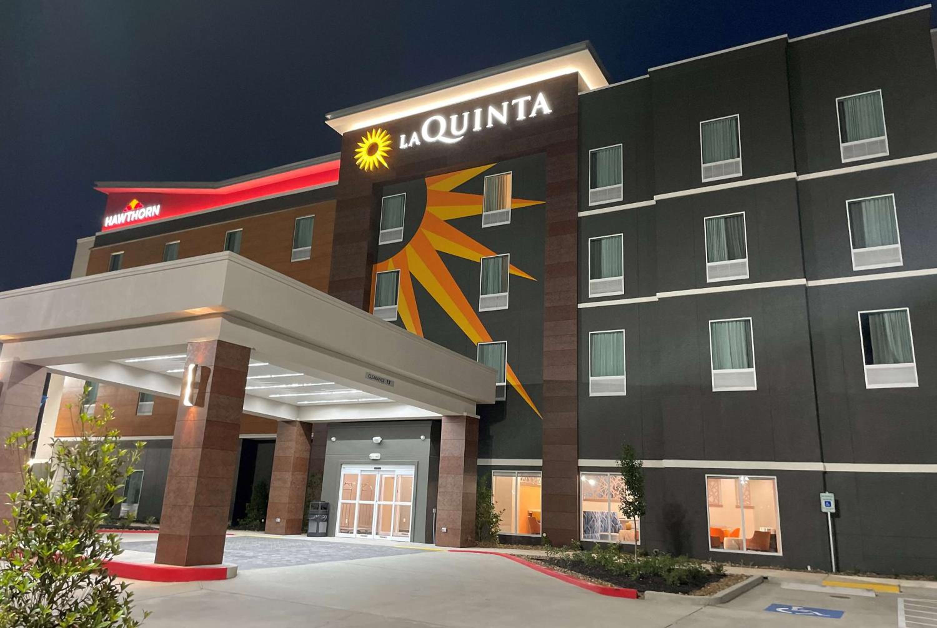 Lake Charles Vacations - La Quinta Inn  Suites by Wyndham Sulphur Lake Charles - Property Image 1